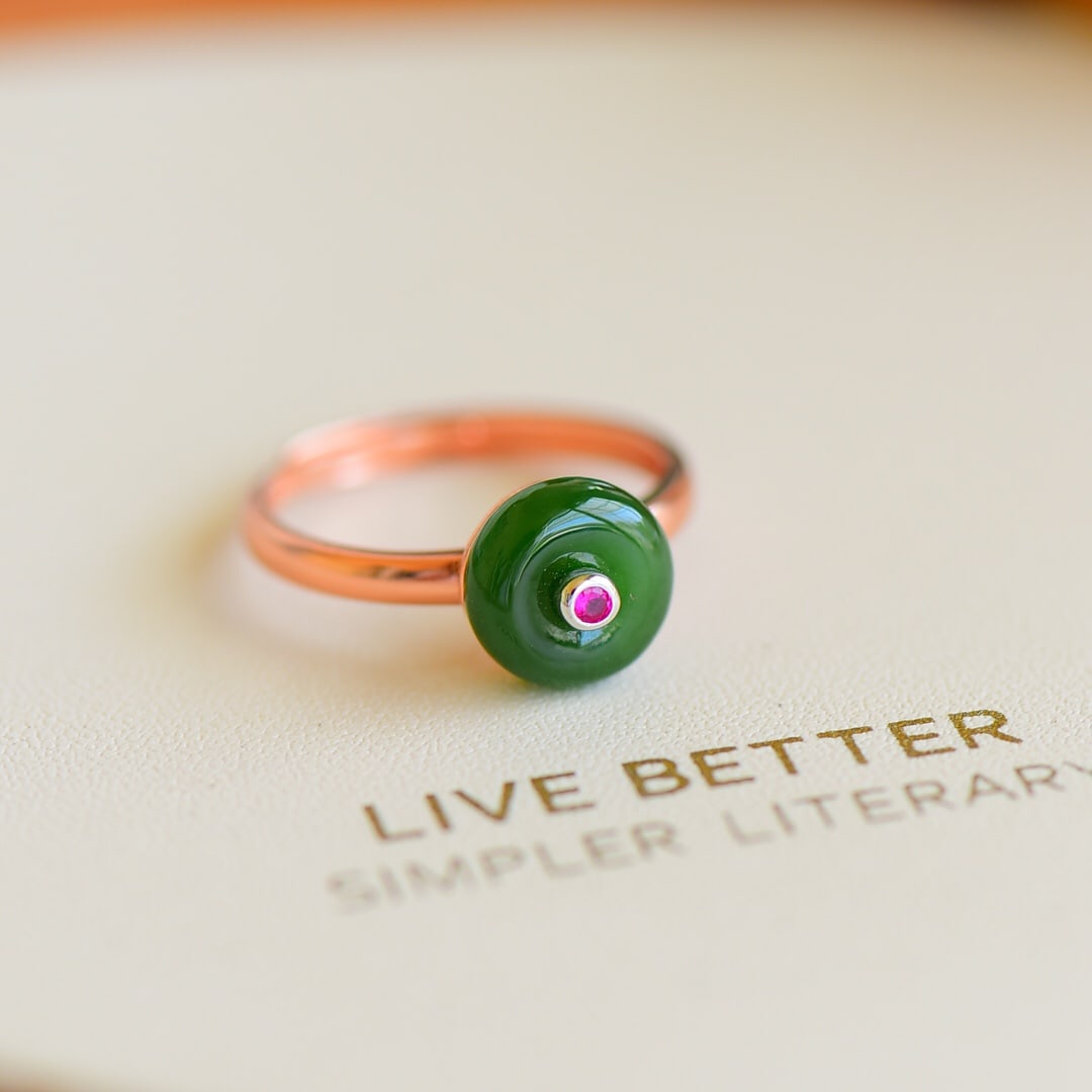 An Exquisite Sterling Silver-Gold Plated Inlaid Jasper Ring: An Exquisite Sterling Silver-Gold Plated Inlaid Jasper Ring,Size:10mmx10mm 纯银镀金镶碧玉戒指