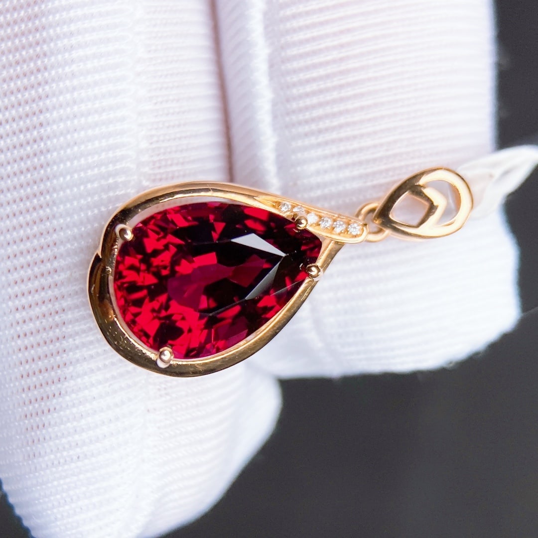 6.99Ctw Natural Garnet Necklace: 6.99Ctw Natural Garnet Necklace,Size:11.5mmx8.6mm 6.99Ctw天然石榴石项链