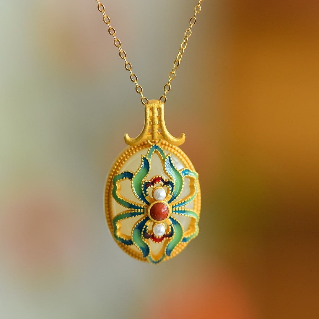 An Exquisite Sterling Silver-Gold Plated Inlaid White Jade Pendant,Inlaid Pearl: An Exquisite Sterling Silver-Gold Plated Inlaid White Jade Pendant,Inlaid Pearl 纯银镀金镶白玉吊坠,嵌珍珠