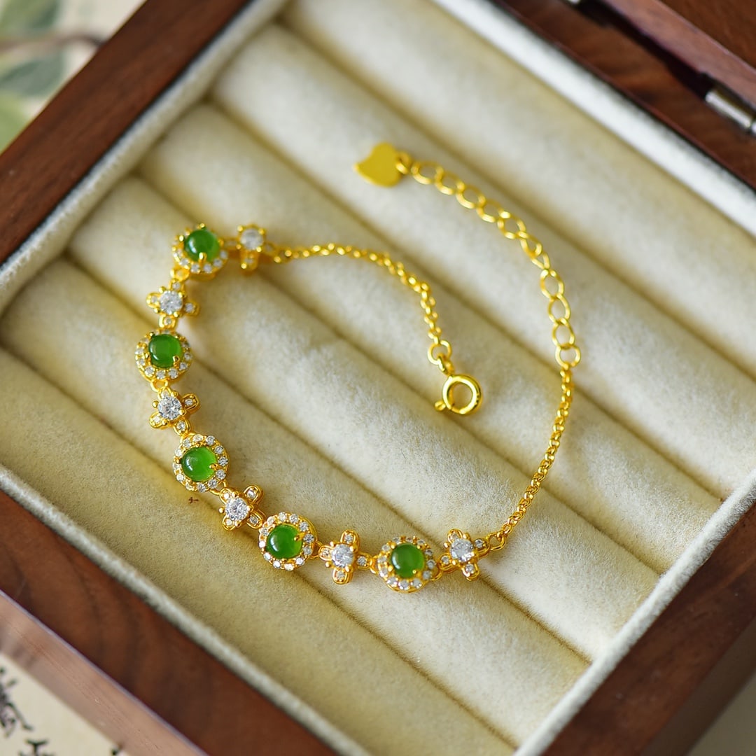 An Exquisite Sterling Silver-Gold Plated Inlaid Jasper Bracelet,Inlaid Diamond: An Exquisite Sterling Silver-Gold Plated Inlaid Jasper Bracelet,Inlaid Diamond,Size:4mmx4mm 纯银镀金镶碧玉手链,嵌钻石