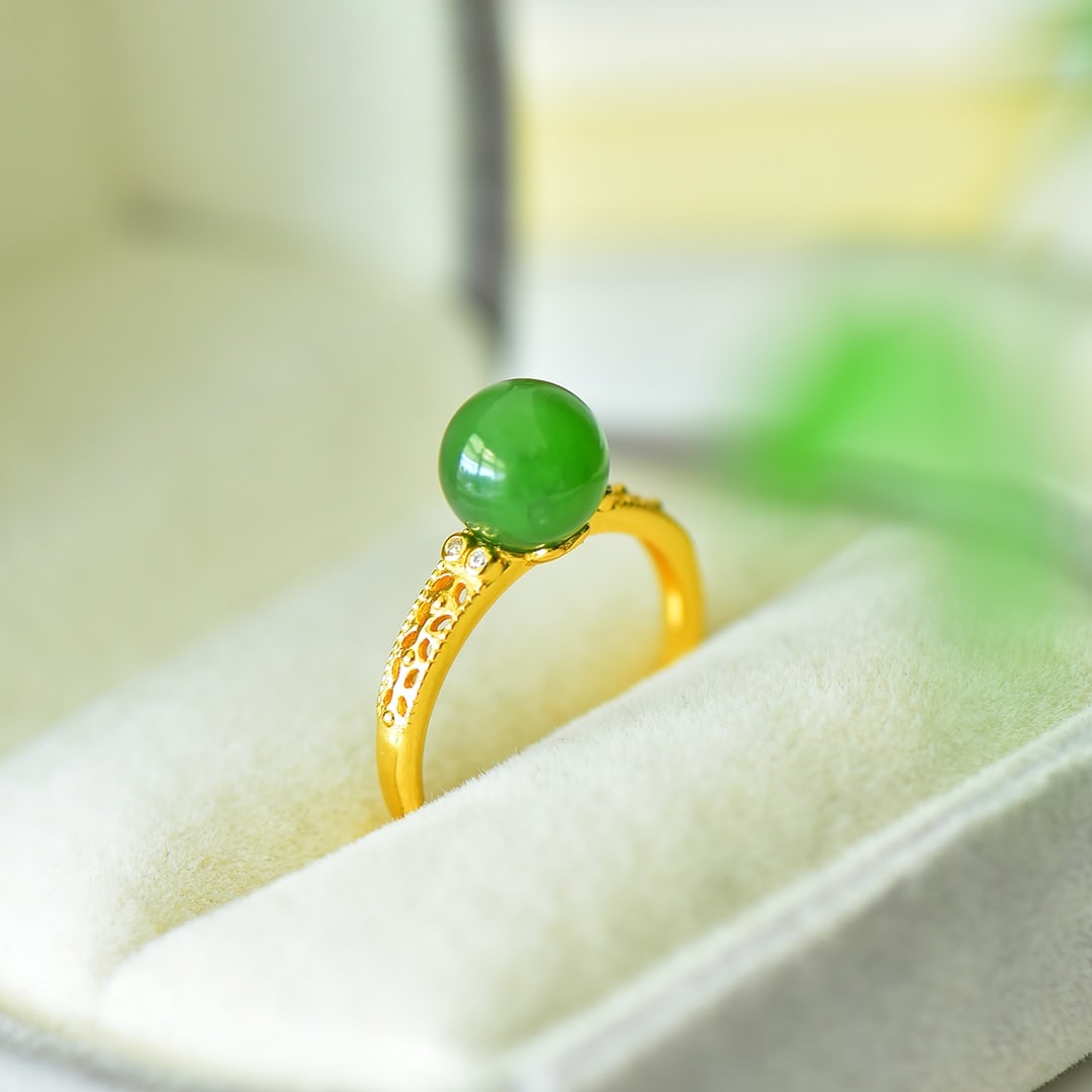 An Exquisite Sterling Silver-Gold Plated Inlaid Jasper Ring: An Exquisite Sterling Silver-Gold Plated Inlaid Jasper Ring,Size:8mmx8mm 纯银镀金镶碧玉戒指