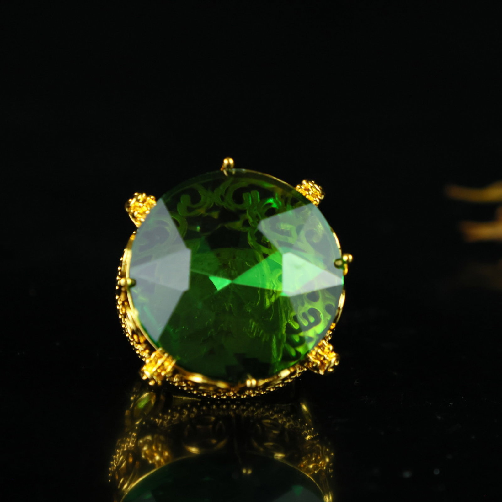 An Exquisite Ring: An Exquisite Ring,Size:30mmx17mm 一个精美的戒指