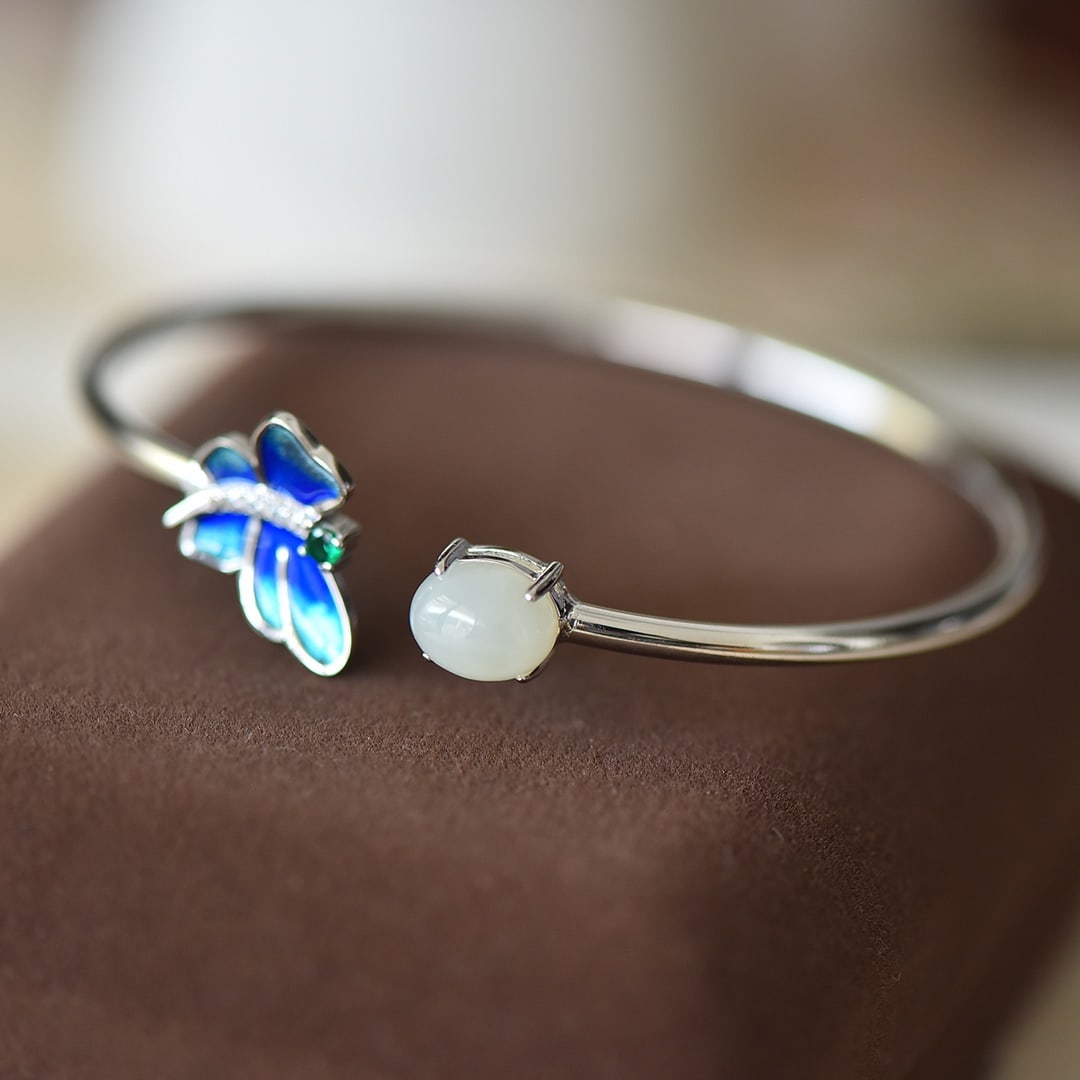 An Exquisite Sterling Silver Inlaid White Jade Enamel Bracelet: An Exquisite Sterling Silver Inlaid White Jade Enamel Bracelet,Size:7mmx9mm 纯银镶白玉珐琅手镯