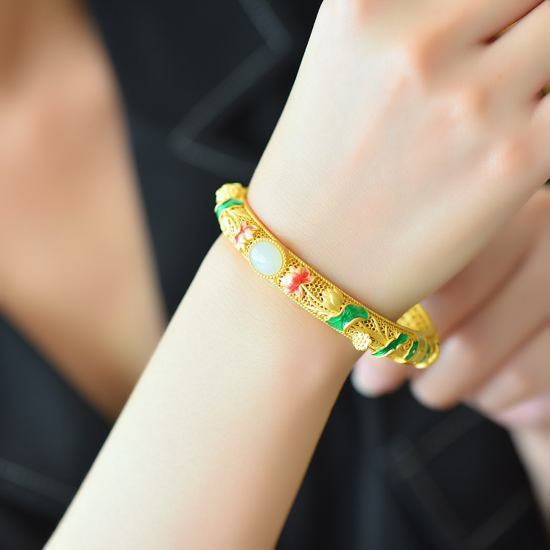 An Exquisite Sterling Silver-Gold Plated Inlaid White Jade Bracelet: An Exquisite Sterling Silver-Gold Plated Inlaid White Jade Bracelet 纯银镀金镶白玉手镯