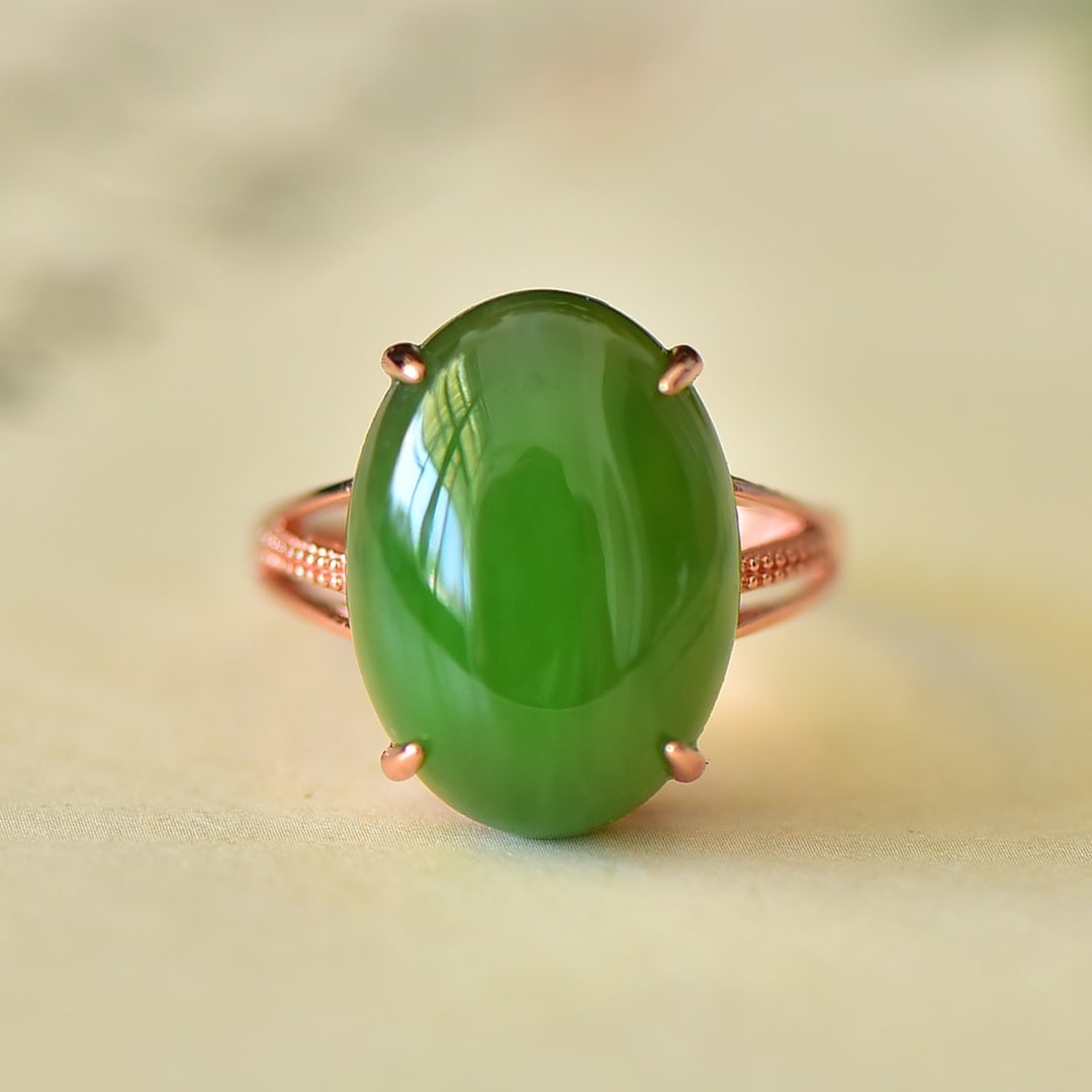 An Exquisite Sterling Silver-Gold Plated Inlaid Jasper Ring: An Exquisite Sterling Silver-Gold Plated Inlaid Jasper Ring,Size:13mmx18mm 纯银镀金镶碧玉戒指
