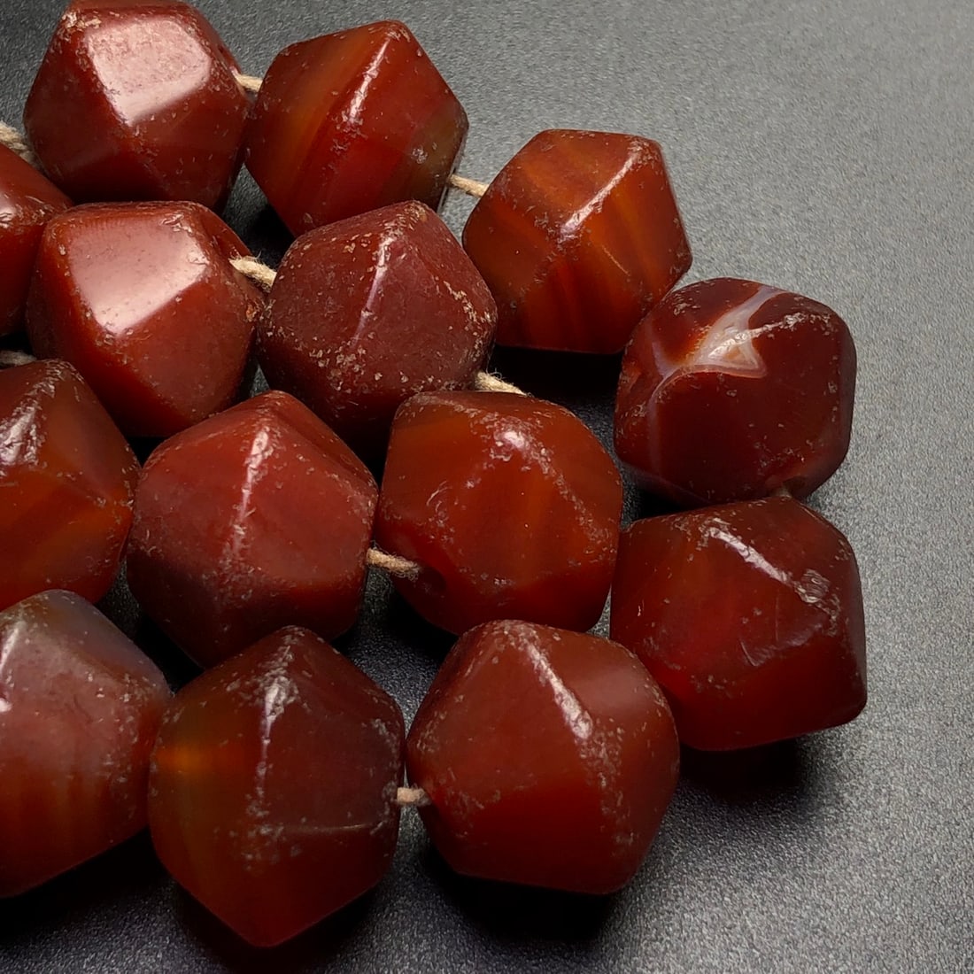 A Precious Agate Bracelets - 8