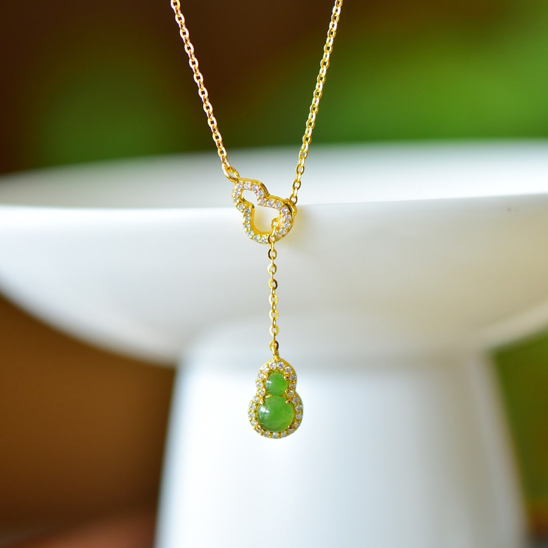 An Exquisite Sterling Silver-Gold Plated Inlaid Jasper Necklace,Inlaid Diamond: An Exquisite Sterling Silver-Gold Plated Inlaid Jasper Necklace,Inlaid Diamond,Size:5mmx5mm 纯银镀金镶碧玉项链,嵌钻石
