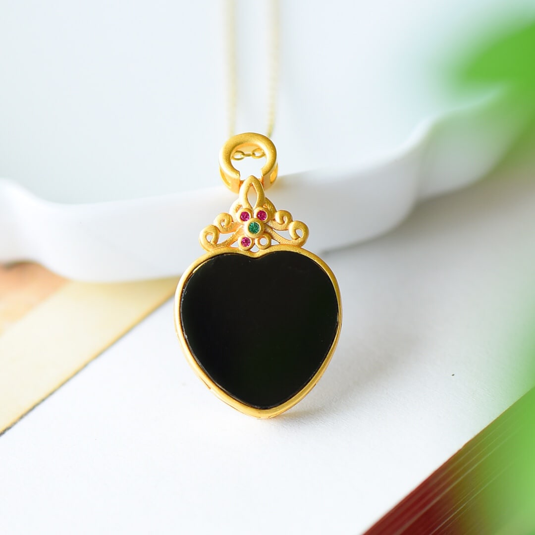An Exquisite Sterling Silver-Gold Plated Inlaid Black Jade Necklace: An Exquisite Sterling Silver-Gold Plated Inlaid Black Jade Necklace,Size:17mmx29mm 纯银镀金镶墨玉项链