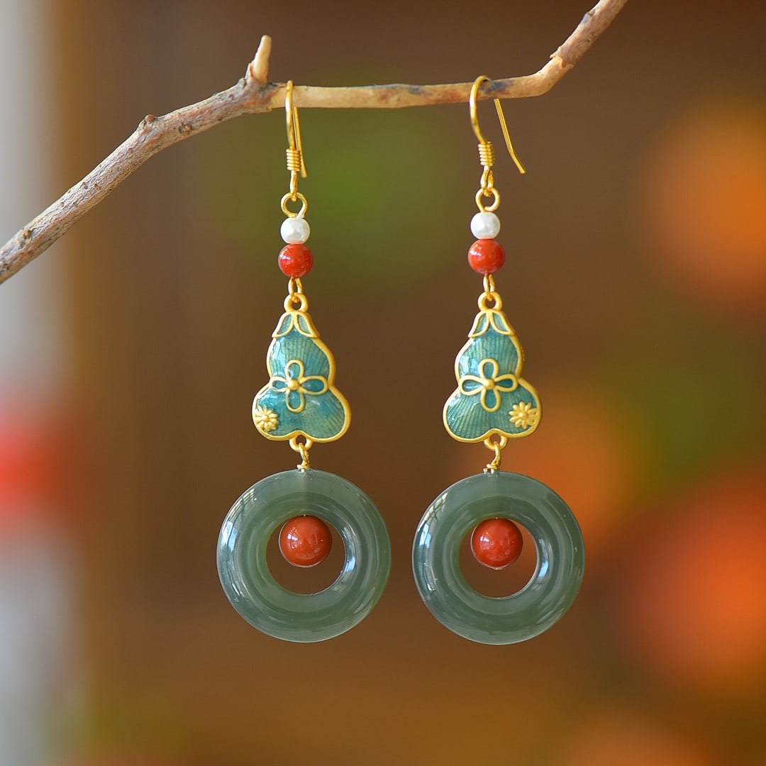 A Pair of Exquisite Sterling Silver-Gold Plated Inlaid Sapphire Enamel Earrings: A Pair of Exquisite Sterling Silver-Gold Plated Inlaid Sapphire Enamel Earrings,Size:20mmx20mm 一对纯银镀金镶青玉珐琅耳环
