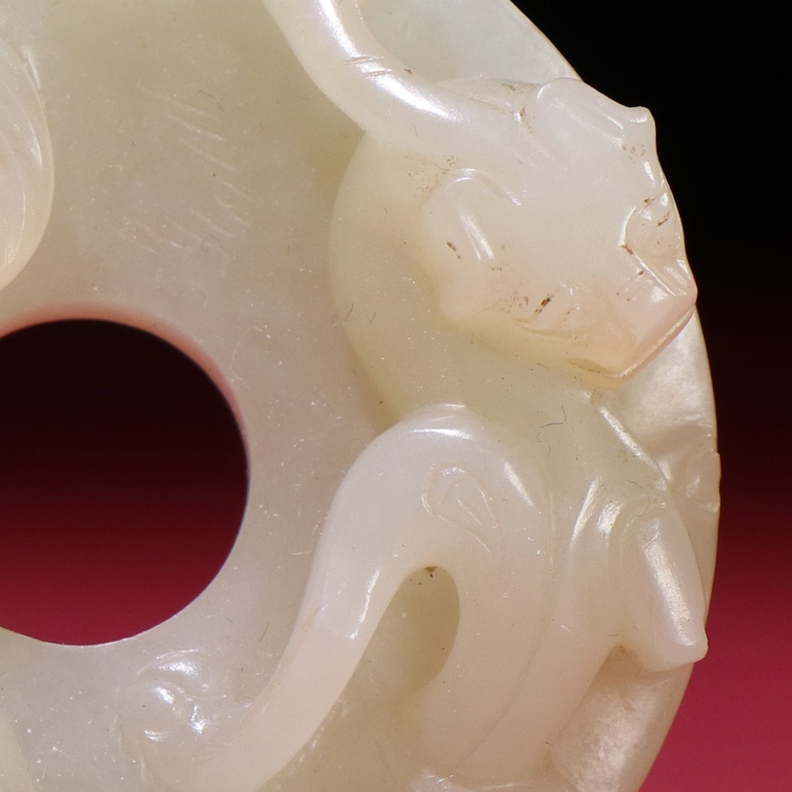 An Exquisite White Jade Chi-Dragon Pattern Pendant - 2