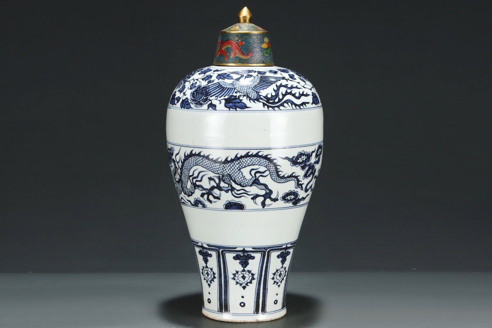 An Exquisite Blue and White Auspicious Cloud and Dragon Pattern Bottle - 5