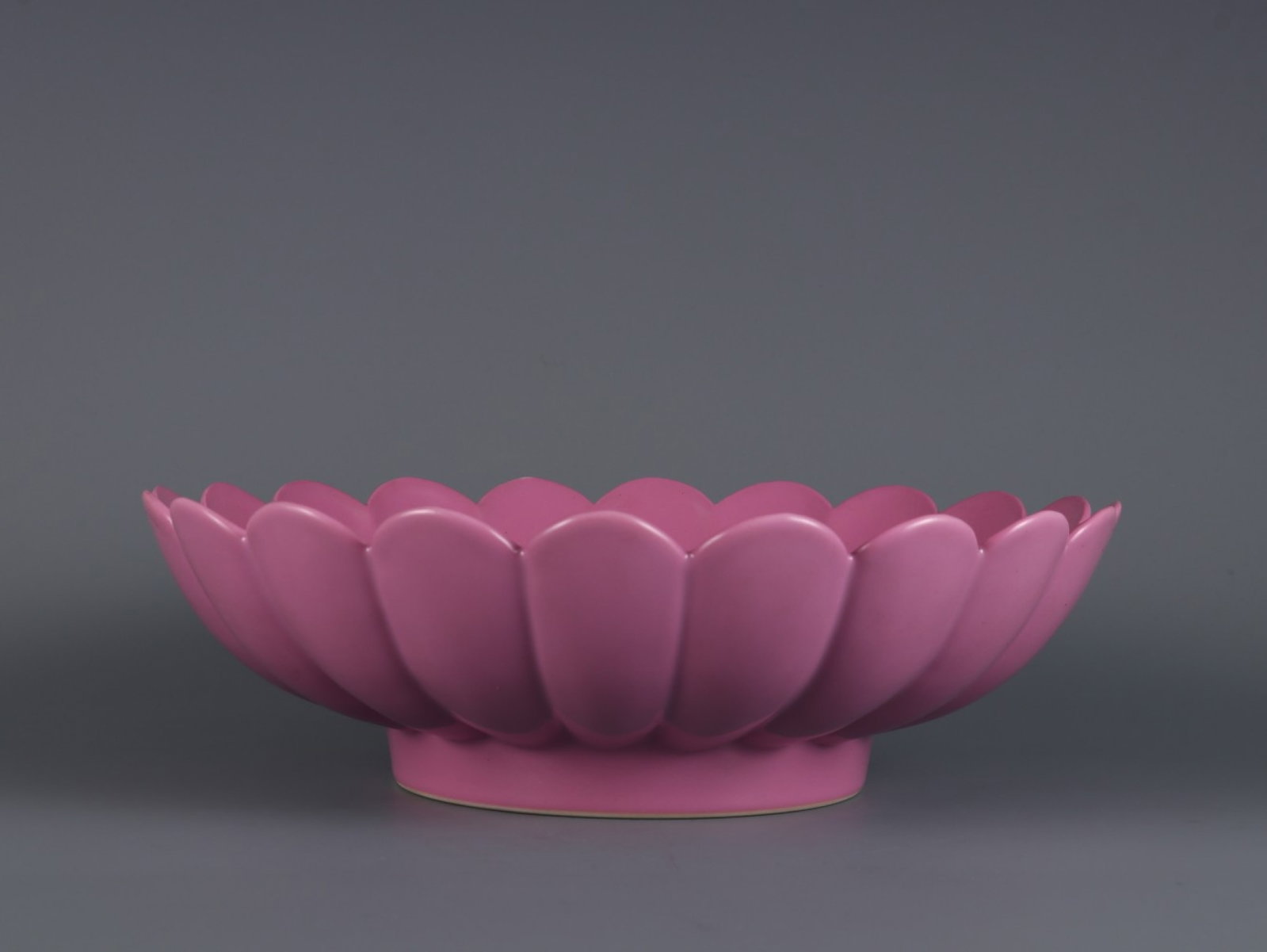 An Exquisite Ruby Red-Glazed Landscape Pattern Plate - 5