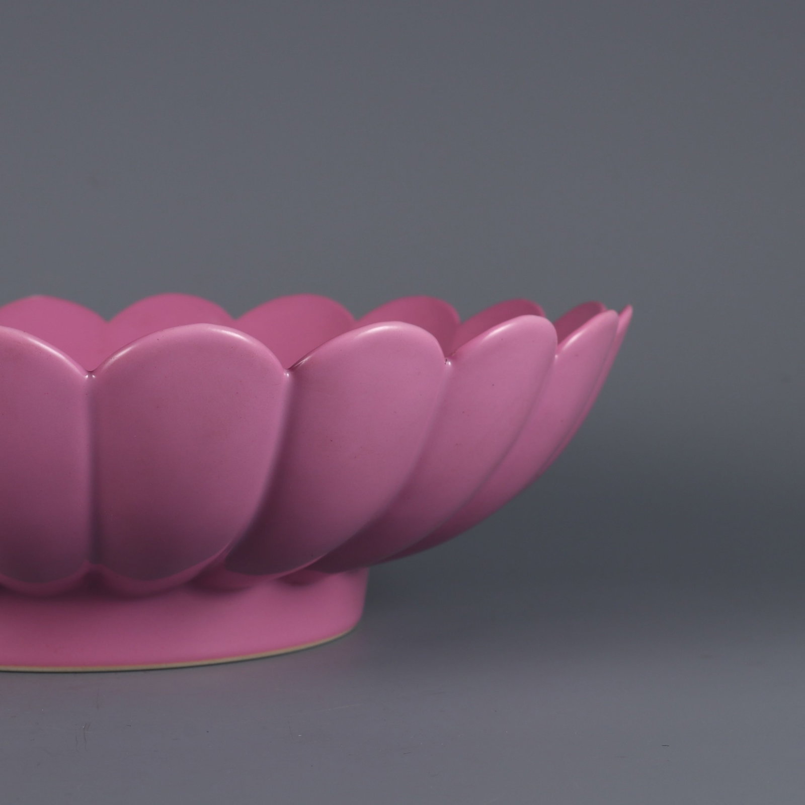 An Exquisite Ruby Red-Glazed Landscape Pattern Plate - 7
