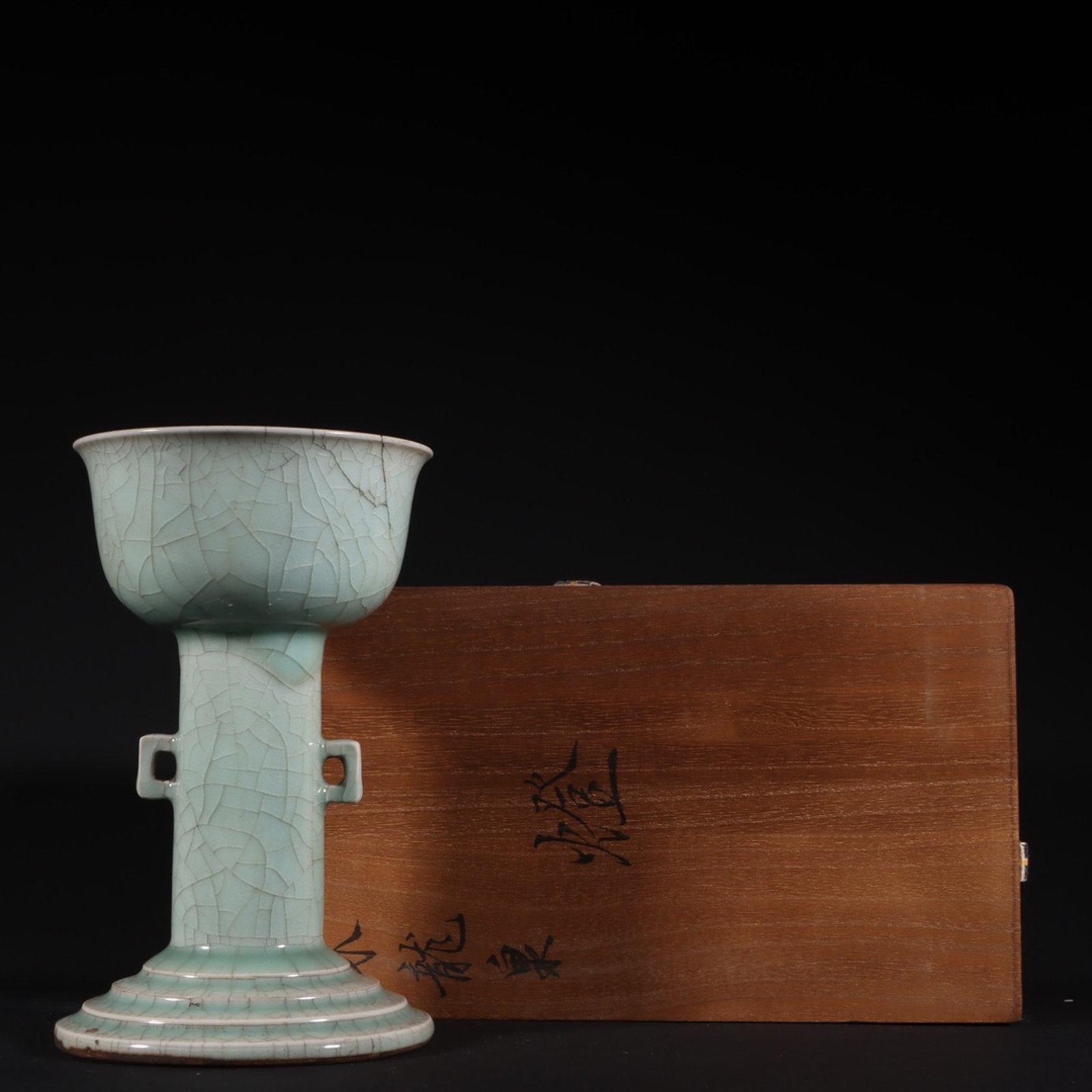 An Exquisite Longquan yao Celadon Glazed Candlestick: An Exquisite Longquan yao Celadon Glazed Candlestick,Song Dynasty,China,Size:7.1inx2.8in 龙泉窑青釉烛台,中国宋代