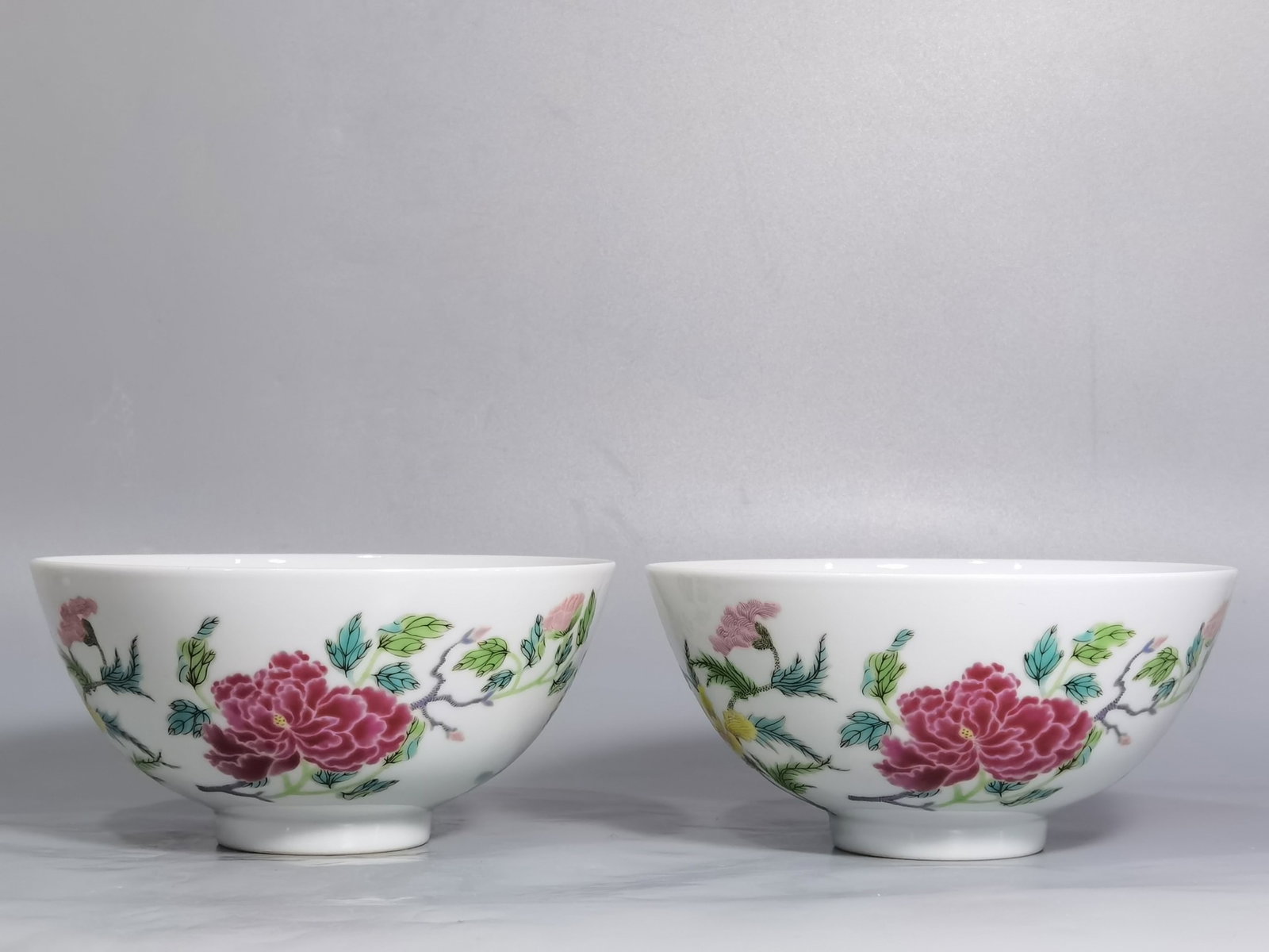 A Pair of Exquisite Flower Pattern Bowls: A Pair of Exquisite Flower Pattern Bowls,Qing Dynasty,China,Yongzheng Six-character Mark,Size:5.7inx2.8in 一对粉彩花卉纹碗,中国清É