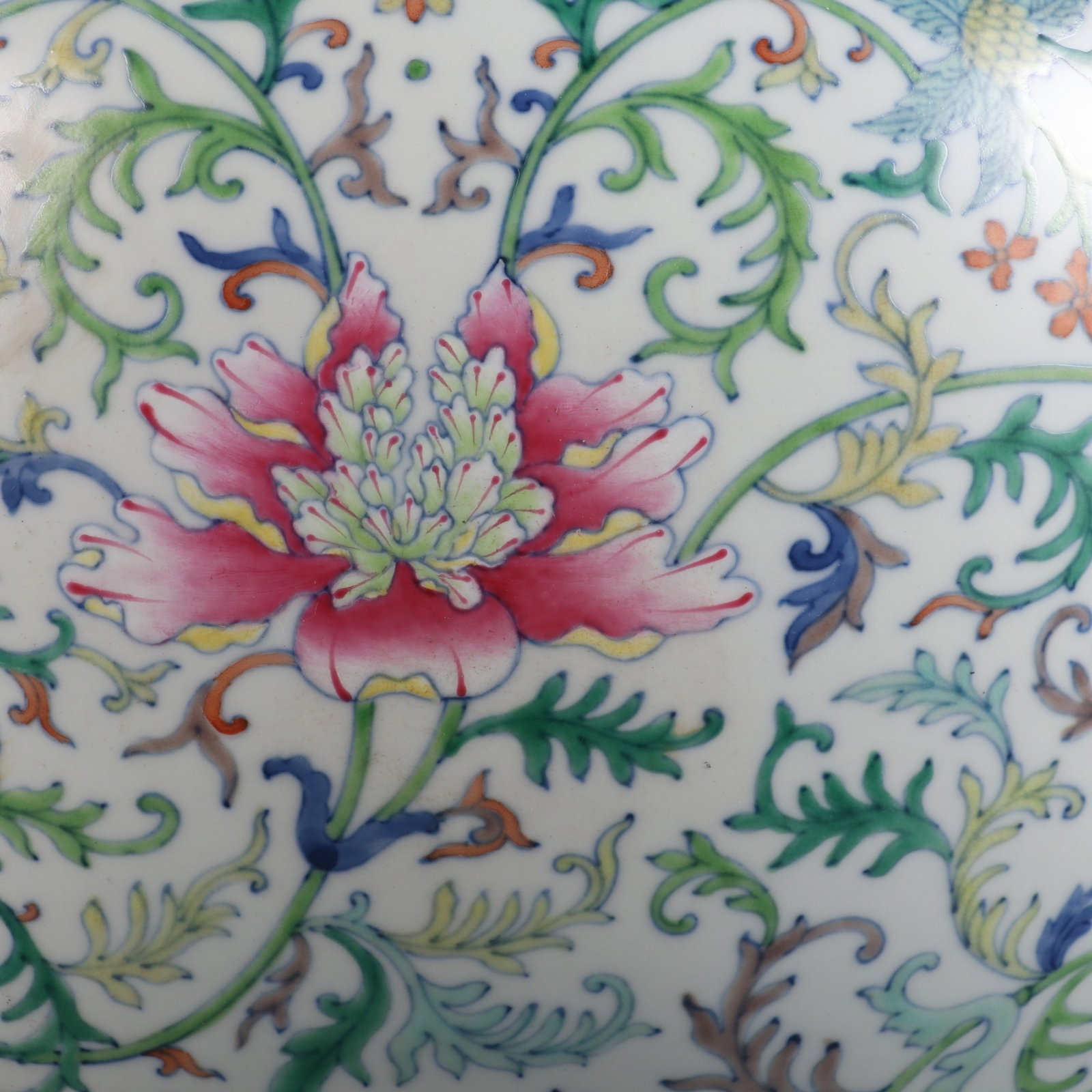 An Exquisite Doucai Lotus Pattern Vat - 5