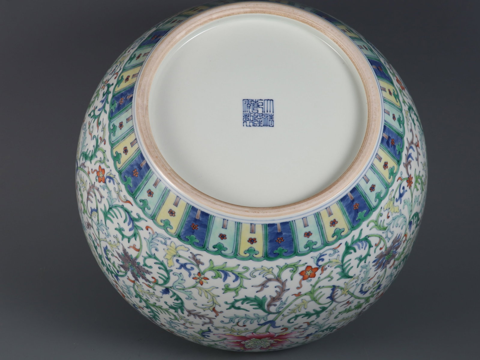 An Exquisite Doucai Lotus Pattern Vat - 8