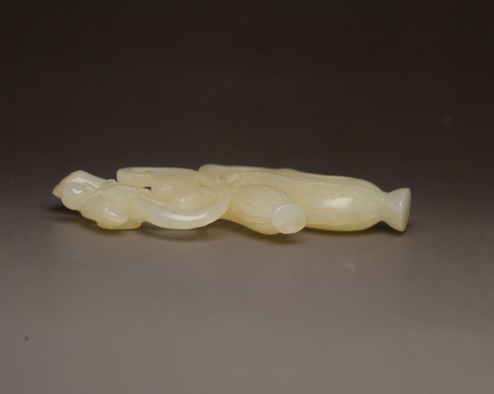 An Exquisite White Jade Monkey Pendant - 3