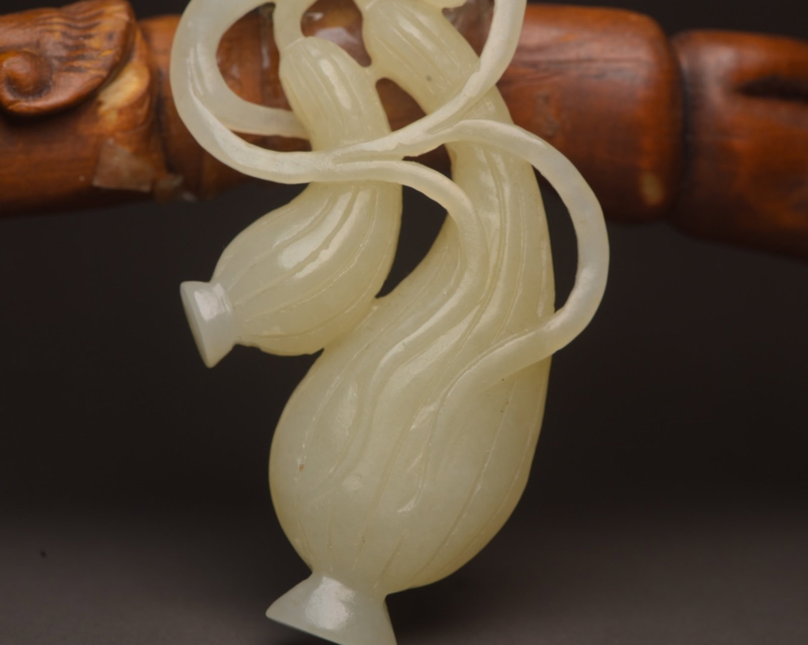 An Exquisite White Jade Monkey Pendant - 5
