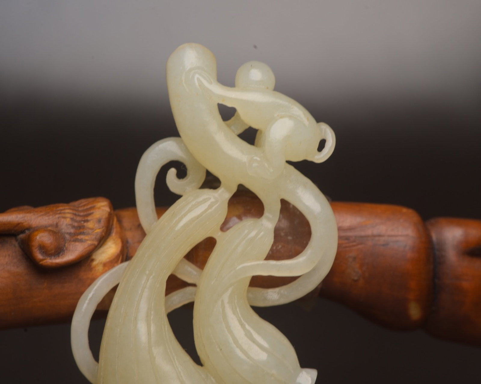 An Exquisite White Jade Monkey Pendant - 6