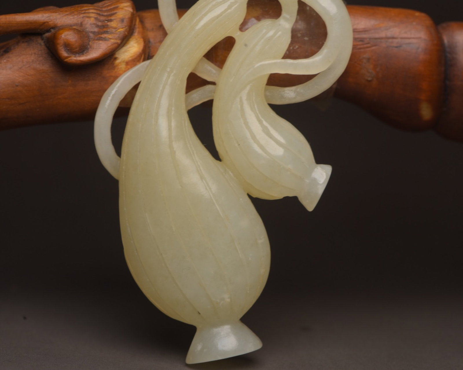 An Exquisite White Jade Monkey Pendant - 7