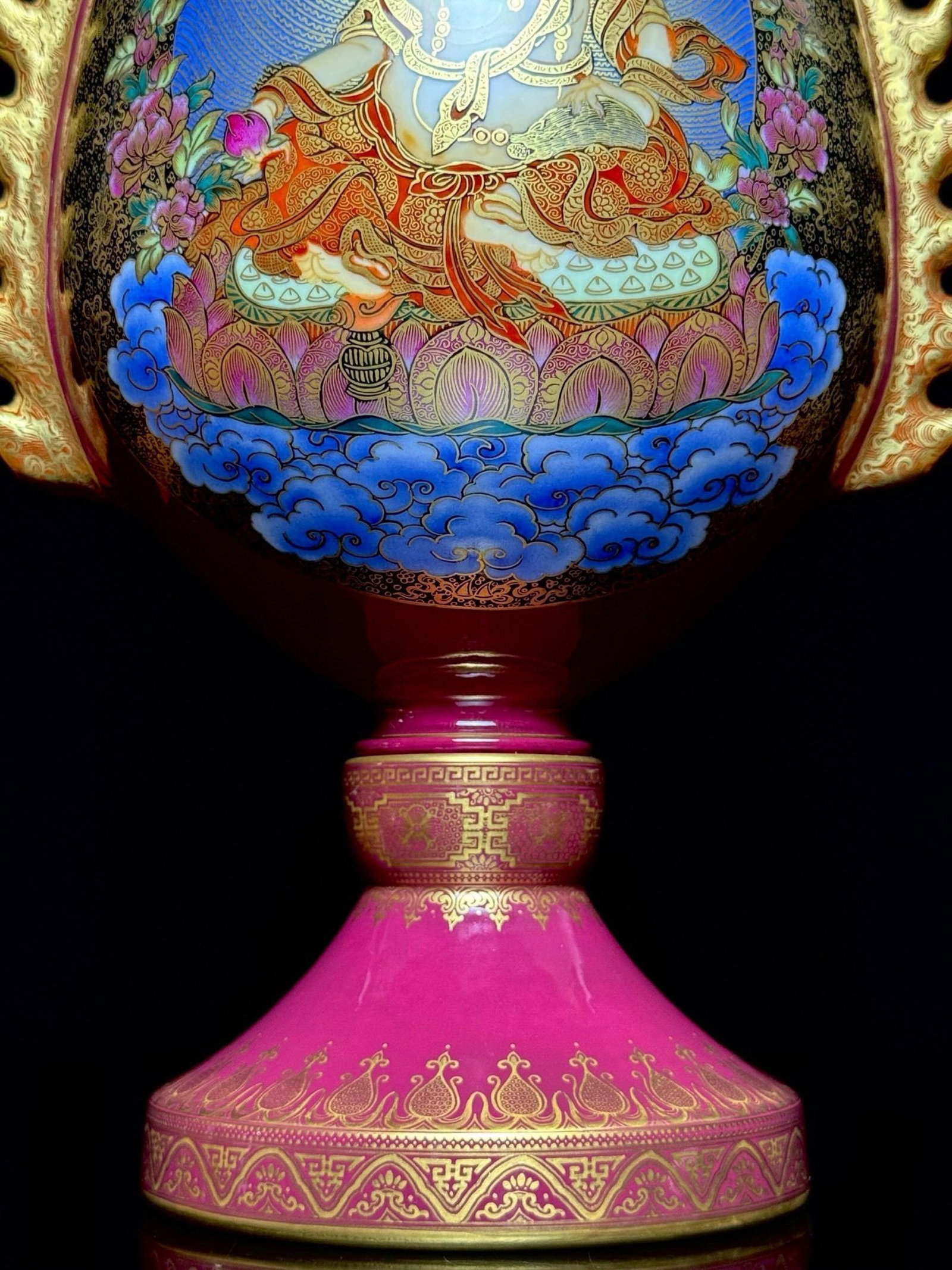 An Exquisite Ruby Red-Glazed Buddha Statue Vase - 7