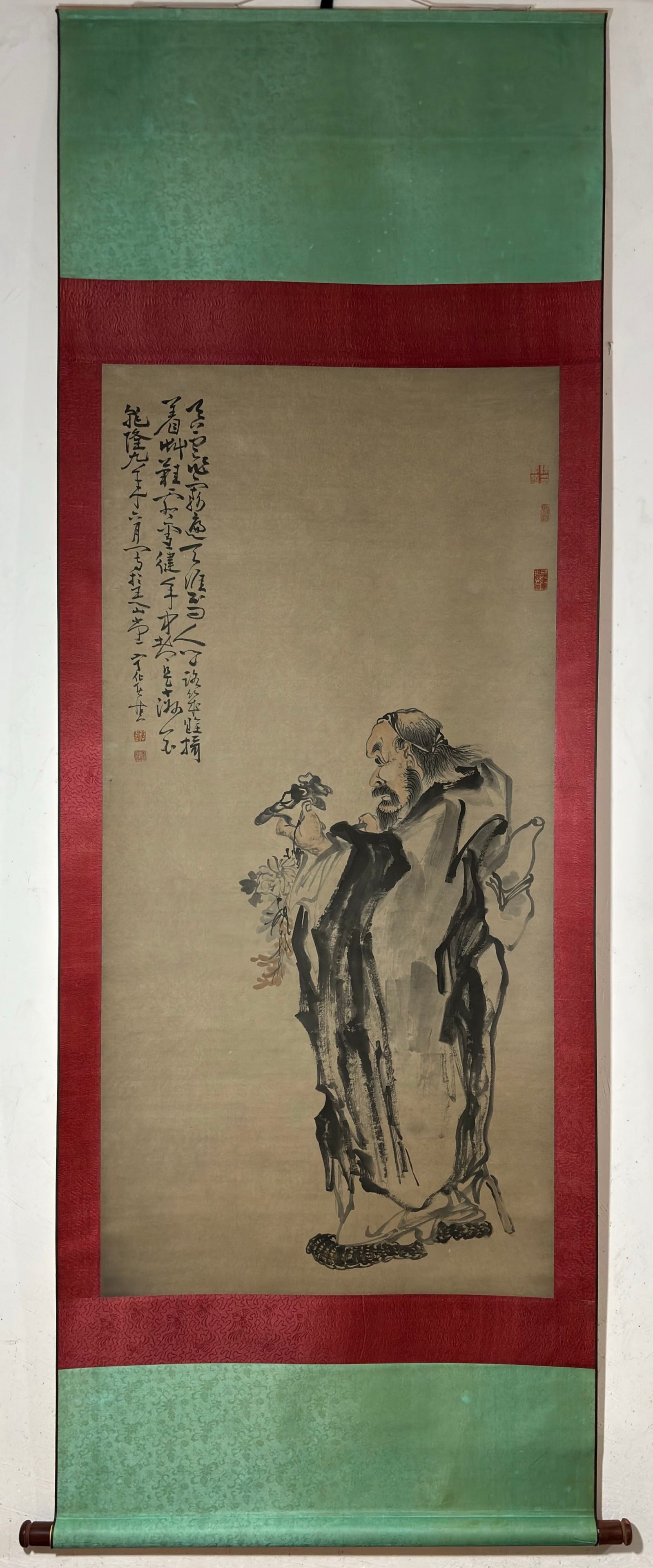 A Chinese Vertical Scroll Ink Painting of Figure on Paper: A Chinese Vertical Scroll Ink Painting of Figure on Paper,Huang Shen,Size:53.5inx26.4in 一幅中国水墨人物画立轴,黄慎