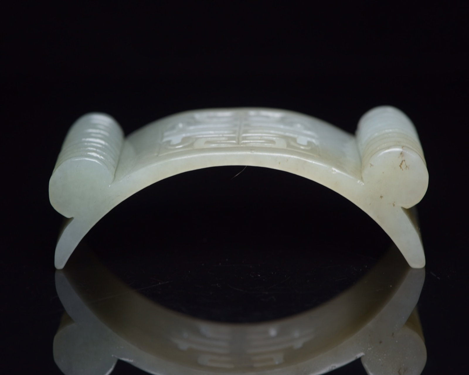 An Exquisite White Jade Bed - 2