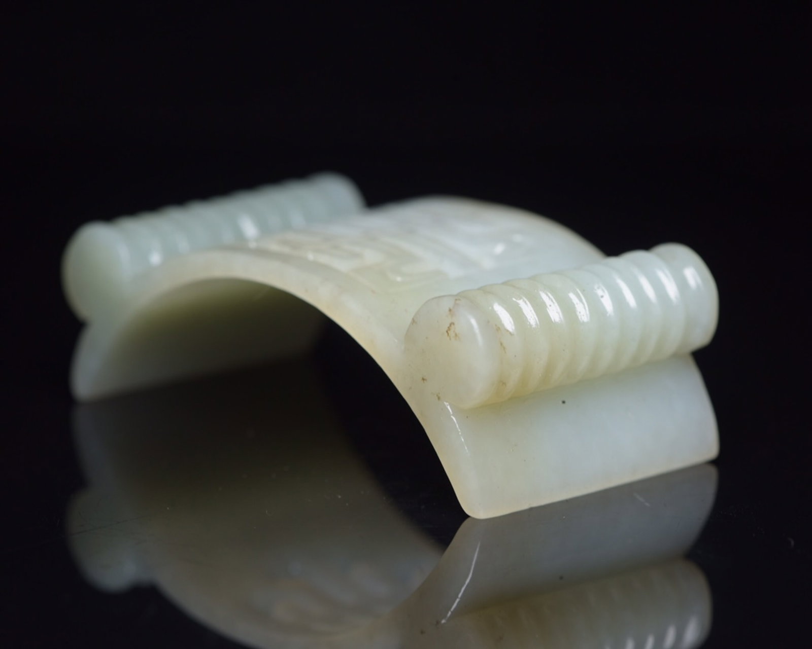 An Exquisite White Jade Bed - 3