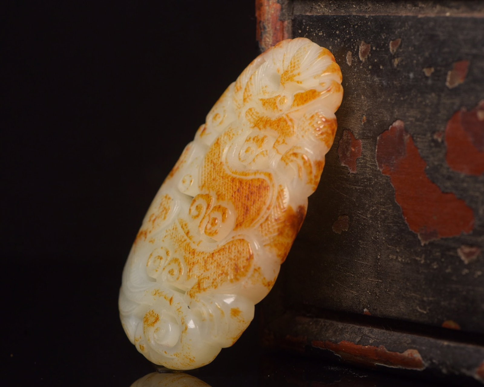 An Exquisite White Jade Dragon Pattern Pendant - 3