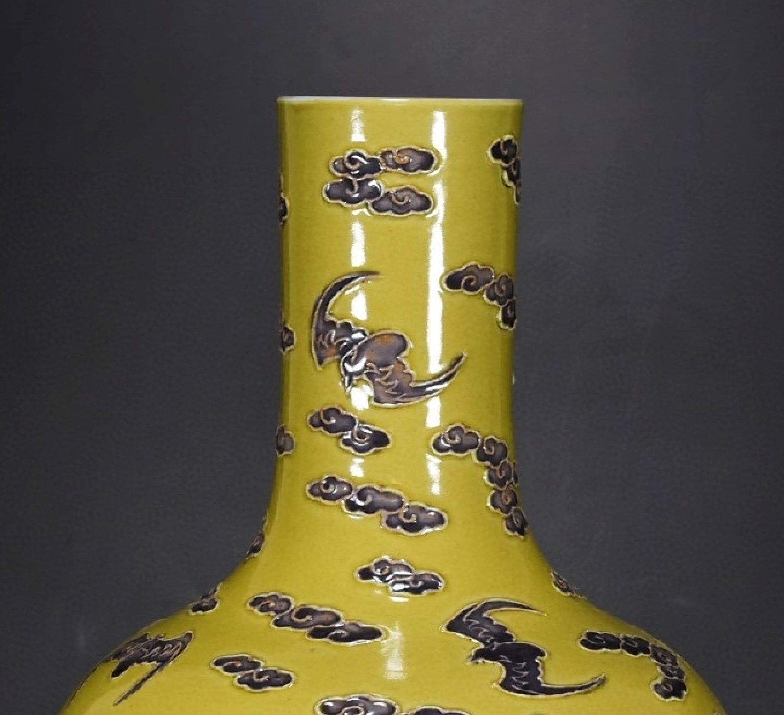 A Rare Yellow Glazed Bats Pattern Vase - 3