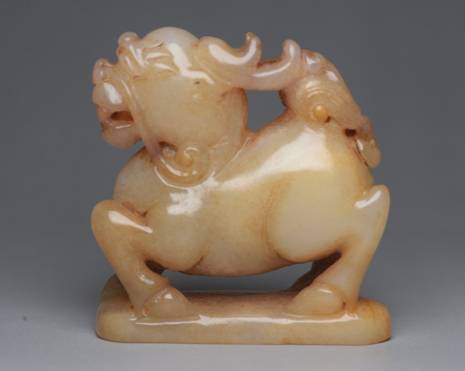 An Exquisite White Jade Kylin Ornament: An Exquisite White Jade Kylin Ornament,Qing Dynasty,China,Size:2.5inx2.4inx0.8in,Weight:136g 白玉麒麟摆件,中国清代
