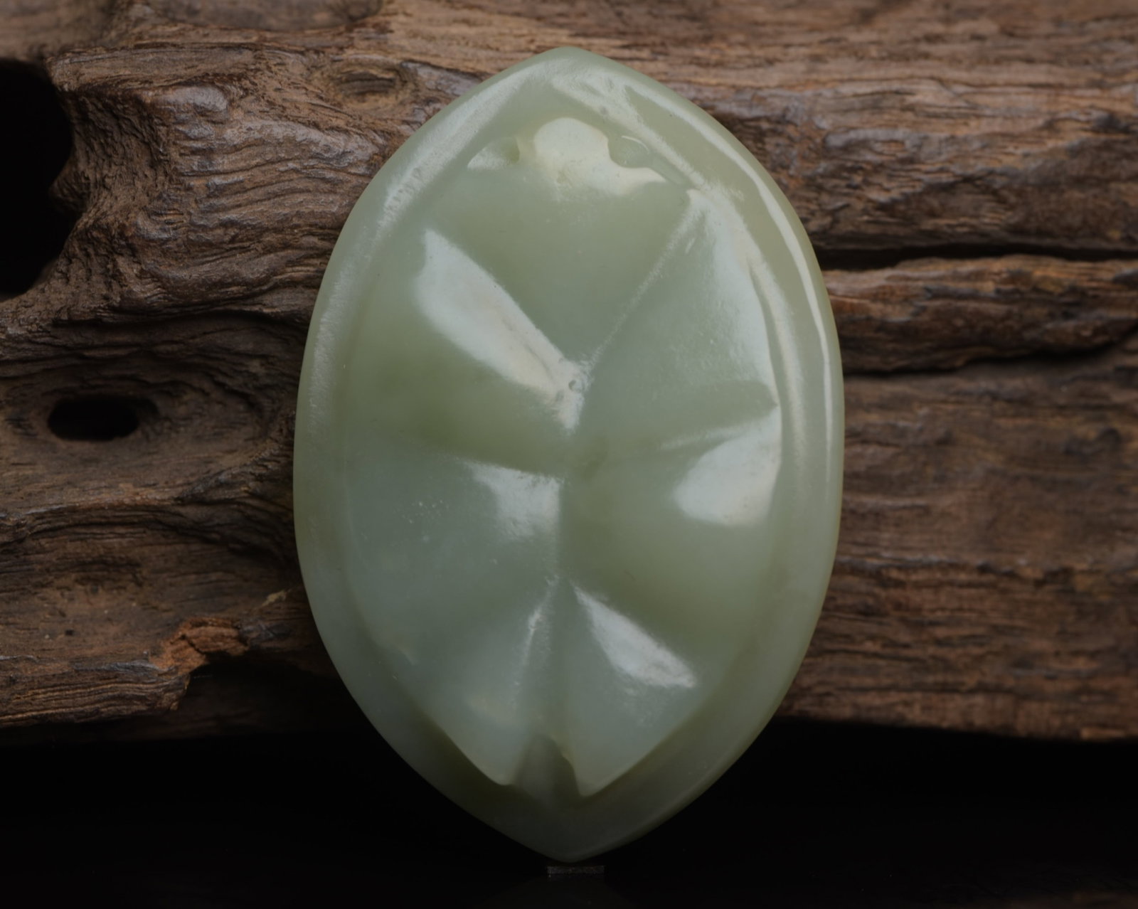 An Exquisite White Jade Turtle Shell Ornament - 2