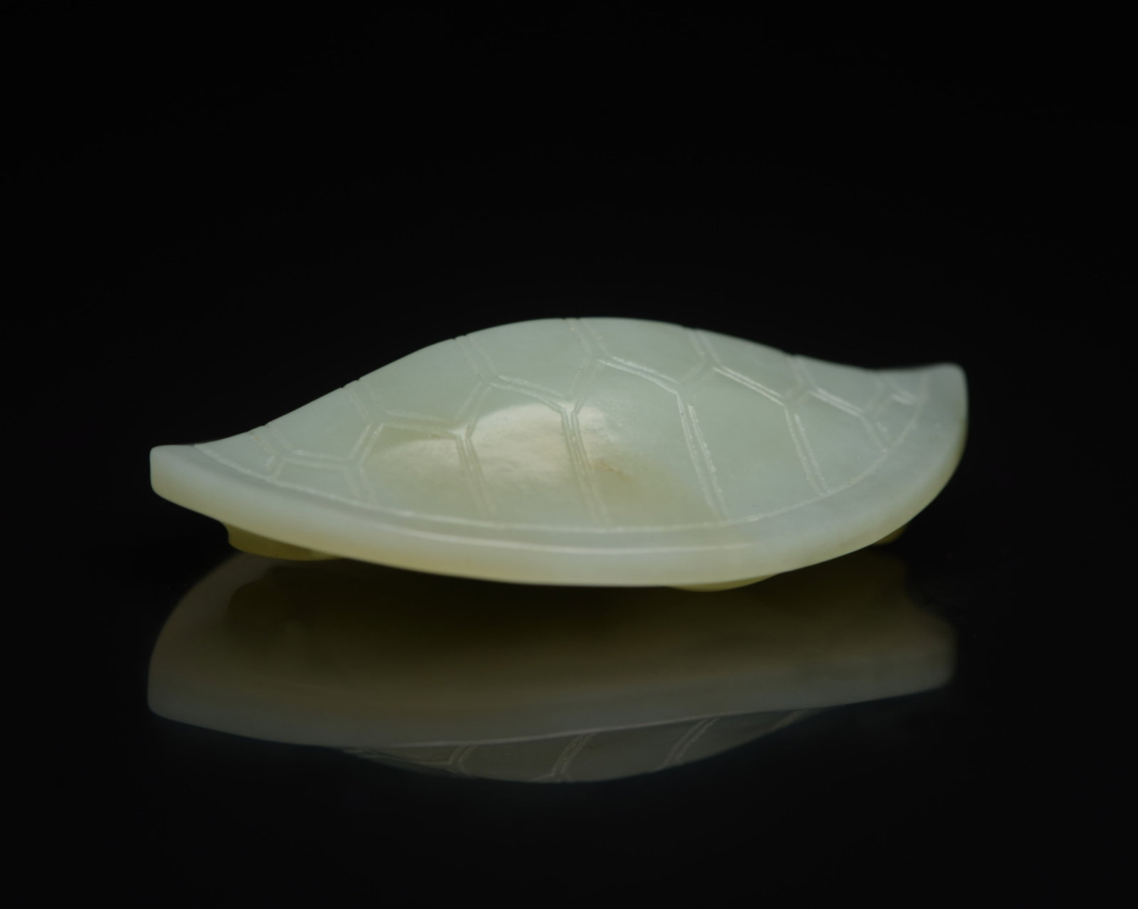 An Exquisite White Jade Turtle Shell Ornament - 3