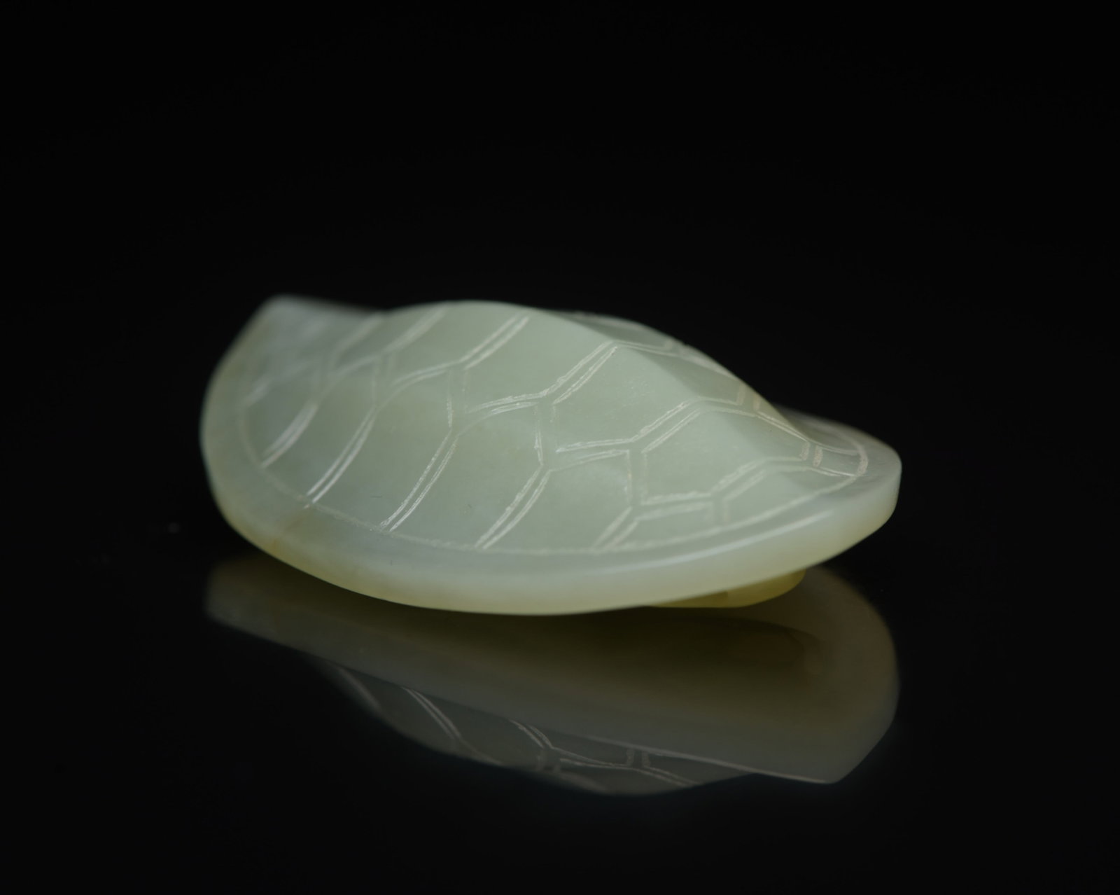 An Exquisite White Jade Turtle Shell Ornament - 4