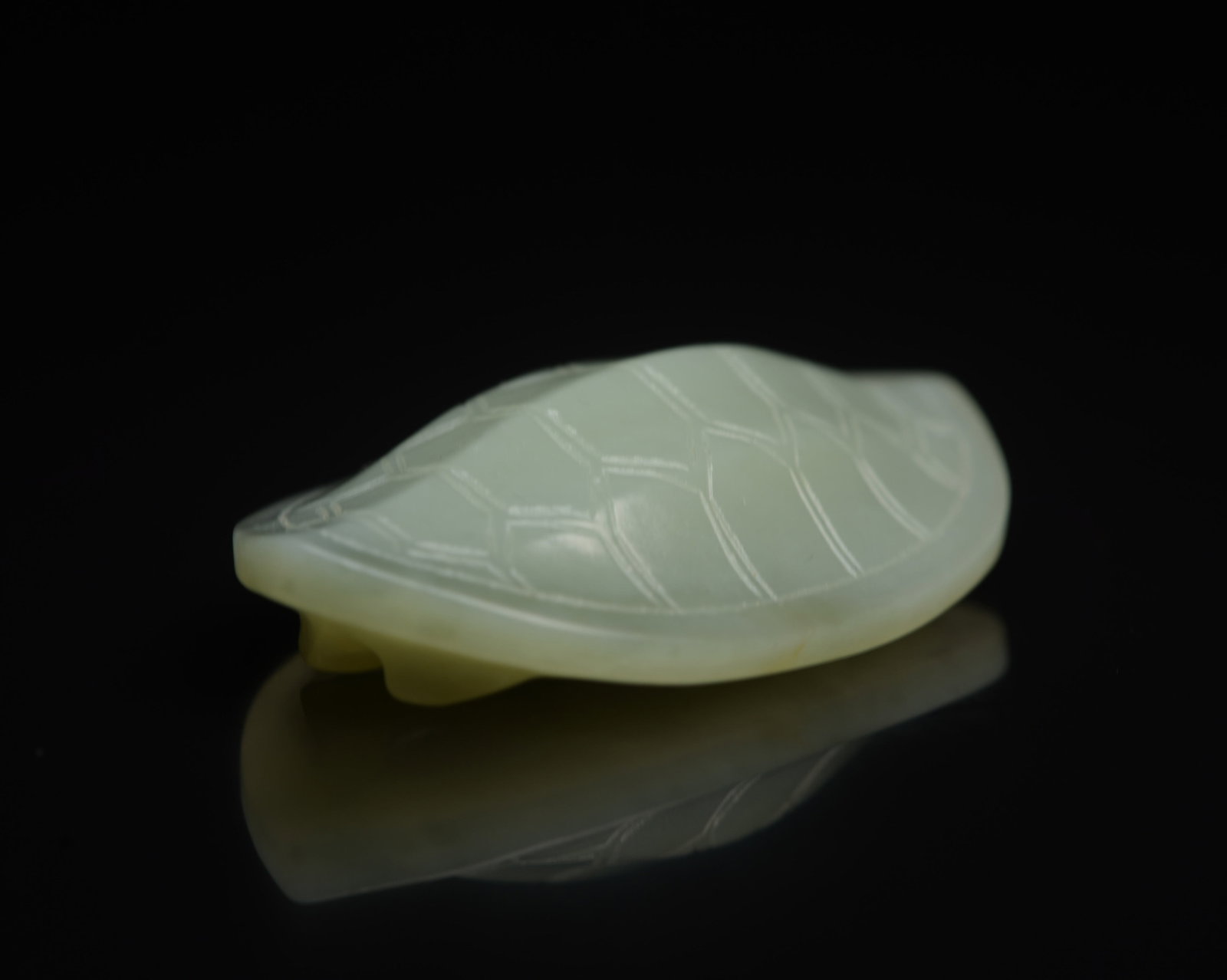 An Exquisite White Jade Turtle Shell Ornament - 5