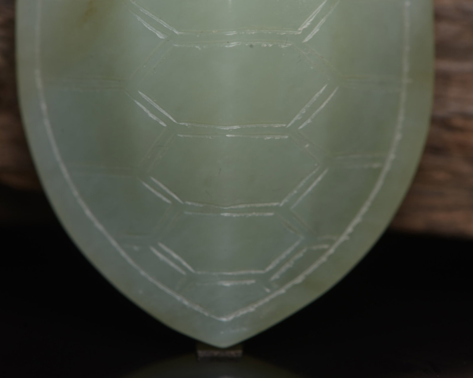 An Exquisite White Jade Turtle Shell Ornament - 7