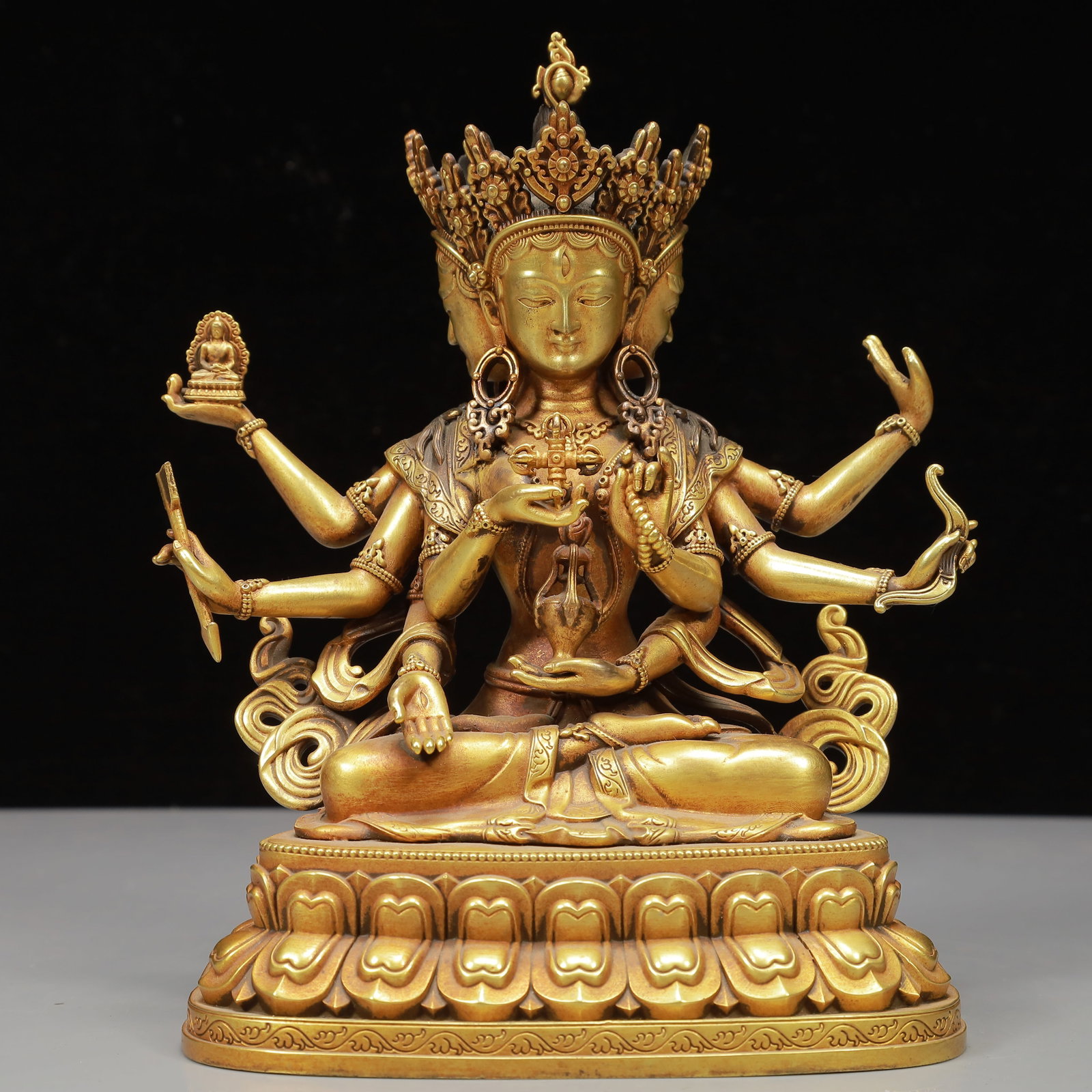 A Solemn Gilt Bronze Buddha Statue: A Solemn Gilt Bronze Buddha Statue,Ming Dynasty, China,Yongle Six-character Mark,Size:6.3inx4.3inx8.7in,Weight:2150g