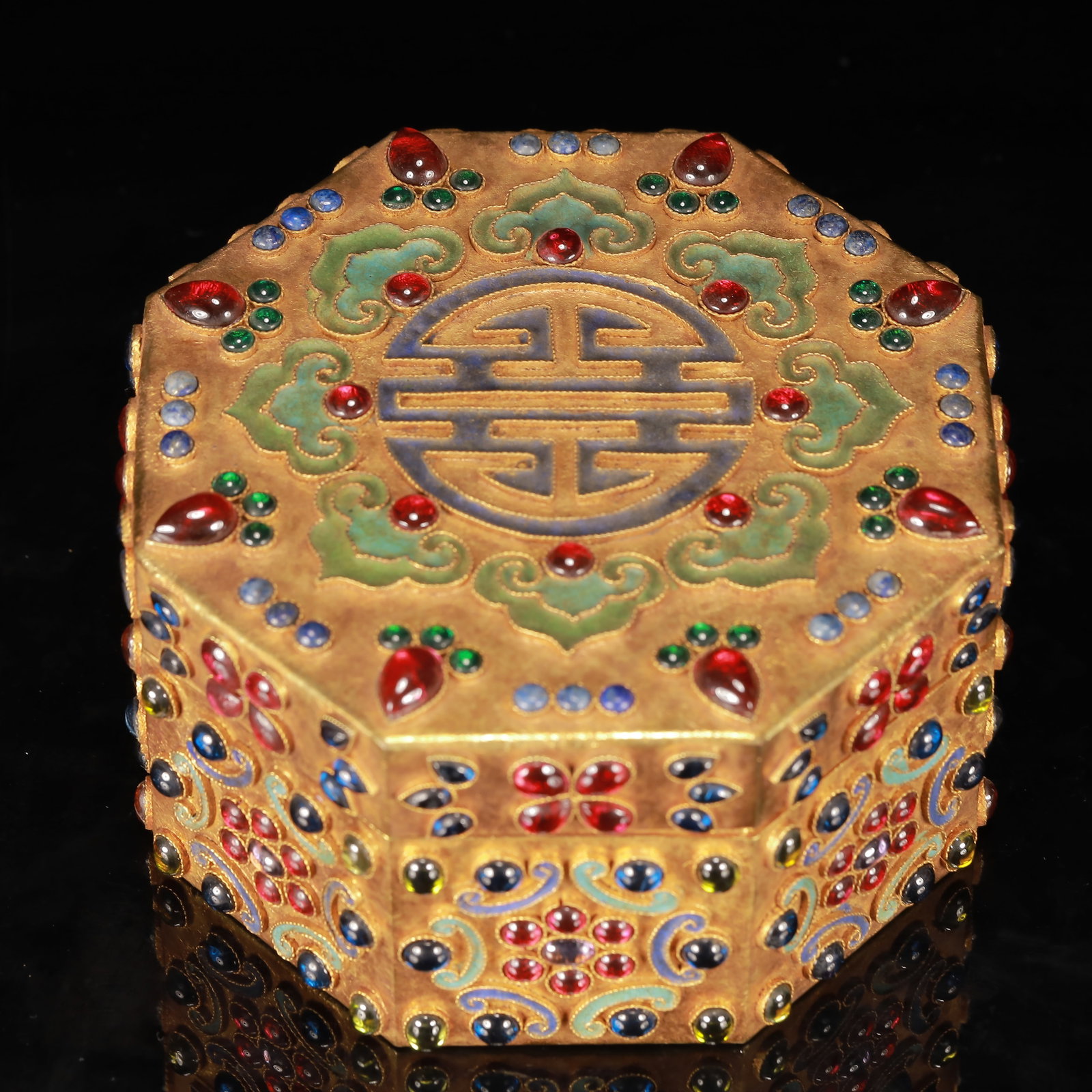 An Exquisite Gilt Bronze Flower Pattern Box with Cover,Inlaid Gems: An Exquisite Gilt Bronze Flower Pattern Box with Cover,Inlaid Gems,Qing Dynasty, China,Size:5.5inx3.1in,Weight:1000g