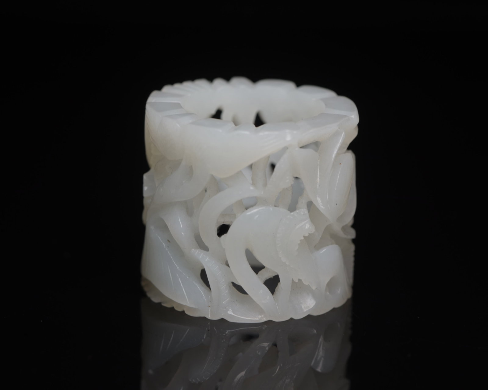An Exquisite White Jade Flower Pattern Thumb Ring: An Exquisite White Jade Flower Pattern Thumb Ring,Qing Dynasty,China,Size:1.3inx0.9inx1.2in,Weight:26g 白玉花卉纹扳指,中国清代