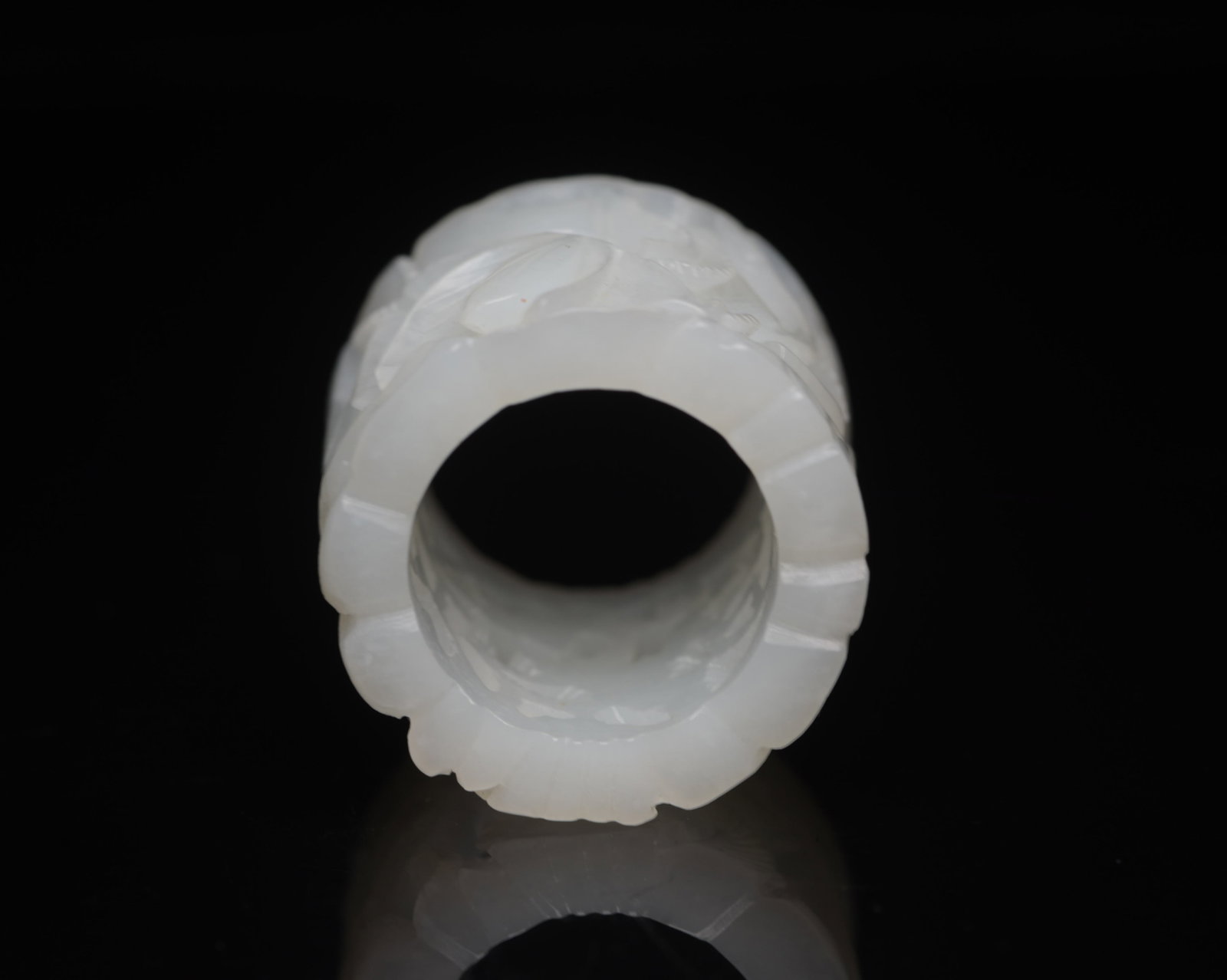 An Exquisite White Jade Flower Pattern Thumb Ring - 5