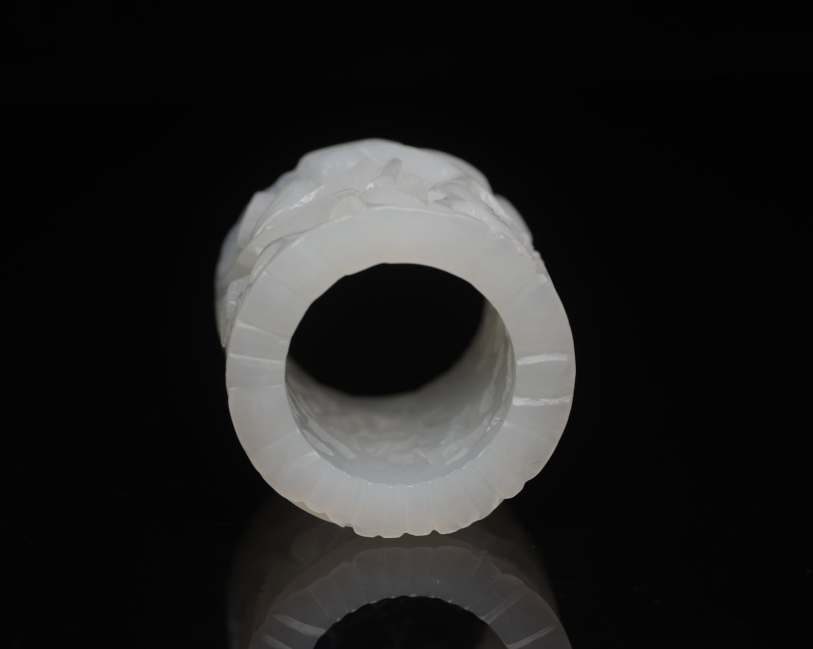 An Exquisite White Jade Flower Pattern Thumb Ring - 6