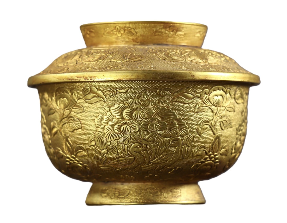 An Exquisite Gilt Bronze Flower Pattern Bowl with Cover: An Exquisite Gilt Bronze Flower Pattern Bowl with Cover,Qing Dynasty,China,Size:3.5inx4.3in,Weight:509g 铜鎏金花卉纹盖碗,中国清代