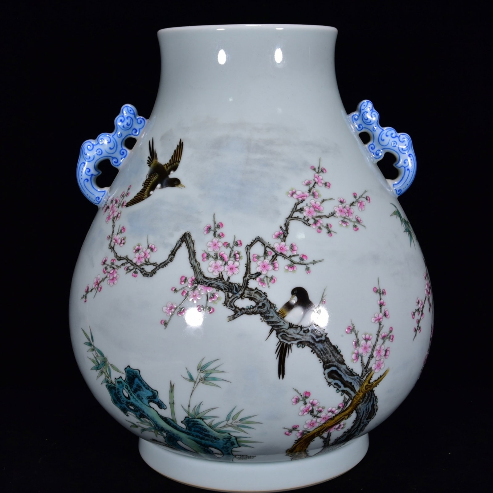 An Exquisite Famille-Rose Flower and Bird Pattern Double-Ears Jar: An Exquisite Famille-Rose Flower and Bird Pattern Double-Ears Jar,Qing Dynasty,China,Qianlong Six-character Mark,Size:12.6inx11in 粉彩花鸟纹双耳罐,È