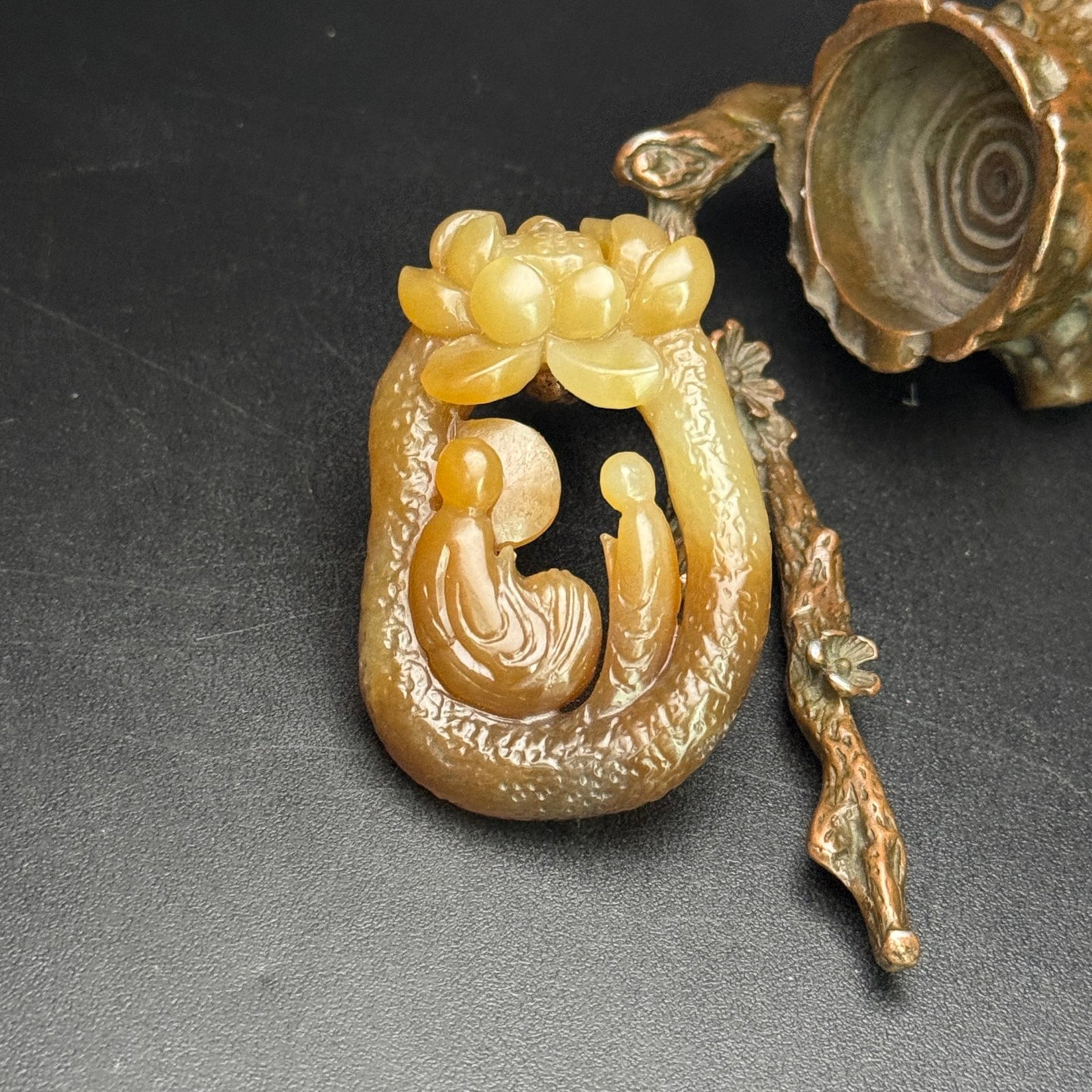 An Exquisite White Jade Figure Pendant: An Exquisite White Jade Figure Pendant,Qing Dynasty,China,Size:36mmx55mmx12mm,Weight:28g 白玉人物挂件,中国清代