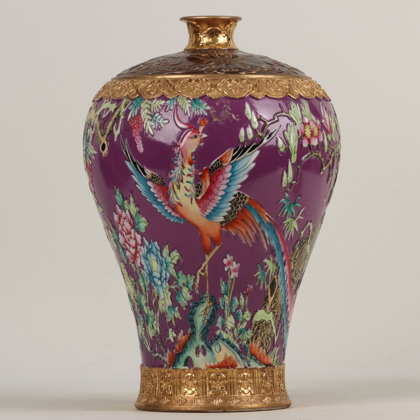 An Exquisite Enamel Gilt Flower and Bird Pattern Vase: An Exquisite Enamel Gilt Flower and Bird Pattern Vase,Qing Dynasty, China,Qianlong Four-character Mark,Size:12.2inx7.5in 珐琅彩鎏金花鸟纹瓶,ߑ