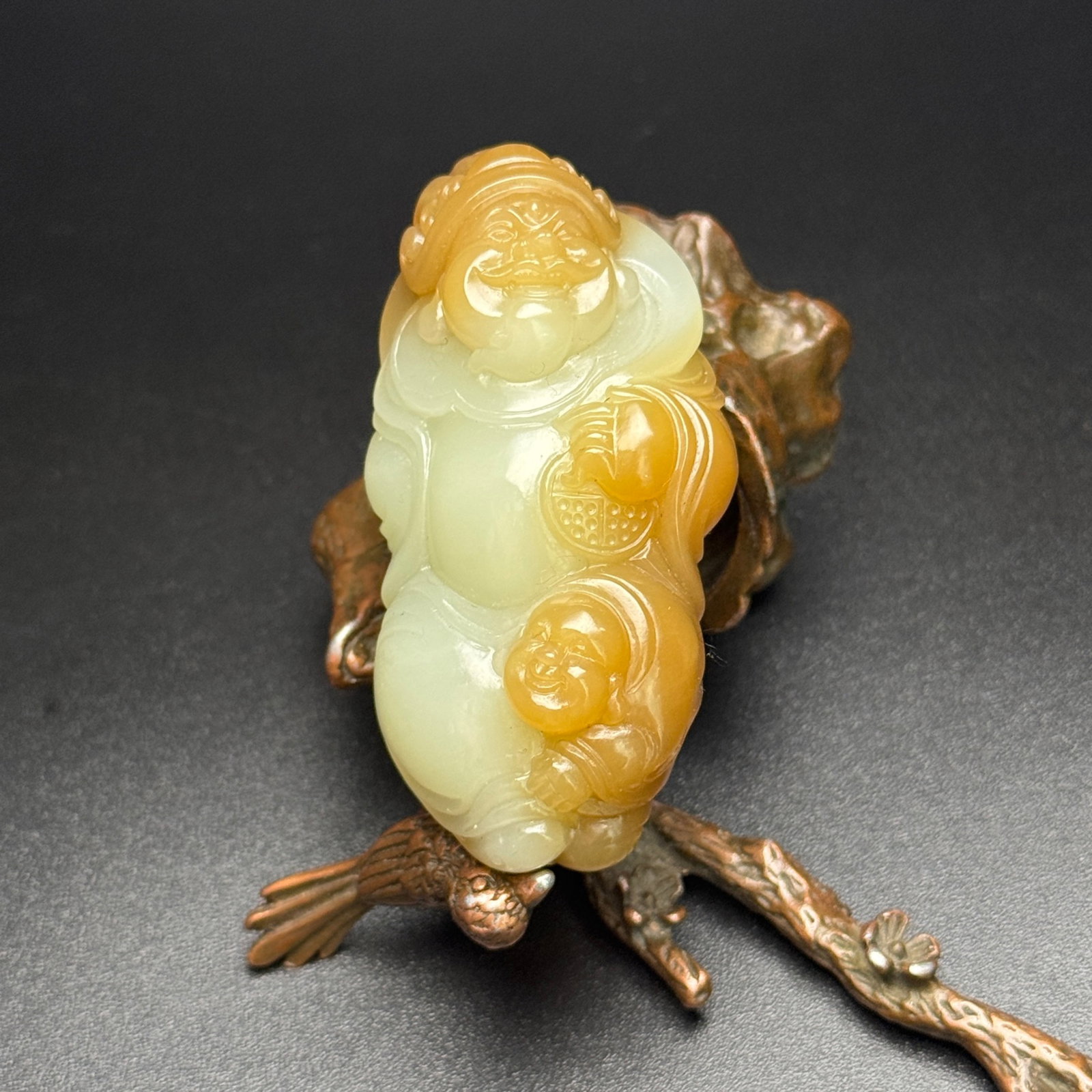 An Exquisite White Jade Figure Ornament: An Exquisite White Jade Figure Ornament,Qing Dynasty,China,Size:64mmx32mmx21mm,Weight:62g 白玉人物摆件,中国清代