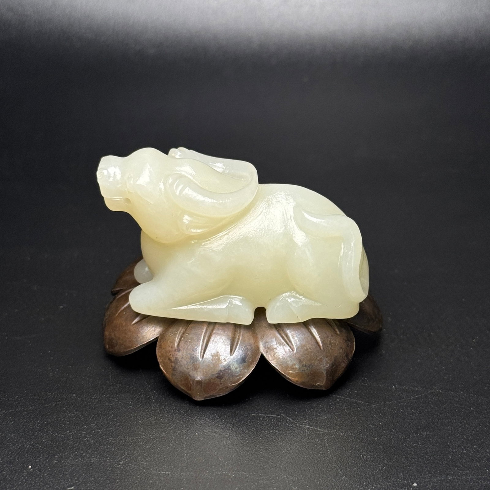 An Exquisite White Jade Buffalo Ornament: An Exquisite White Jade Buffalo Ornament,Qing Dynasty,China,Size:58mmx33mmx25mm,Weight:71g 白玉牛摆件,中国清代