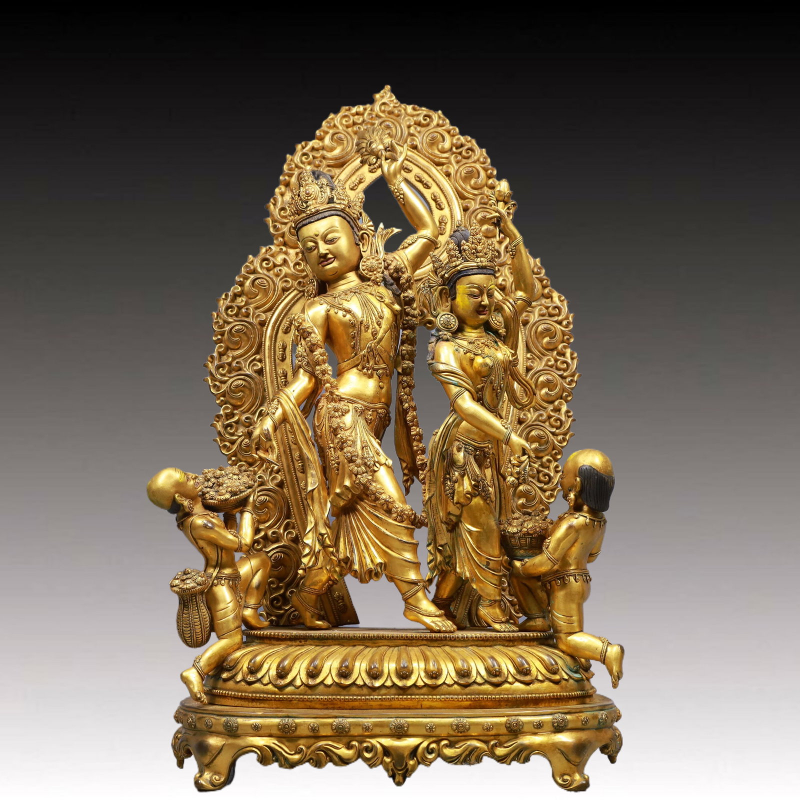 A Solemn Gilt Bronze Statue of Bodhisattva: A Solemn Gilt Bronze Statue of Bodhisattva,Ming Dynasty, China,Yongle Six-character Mark,Size:33x22x24.2in,Weight:22700g 铜鎏金菩萨像,中国明ߣ