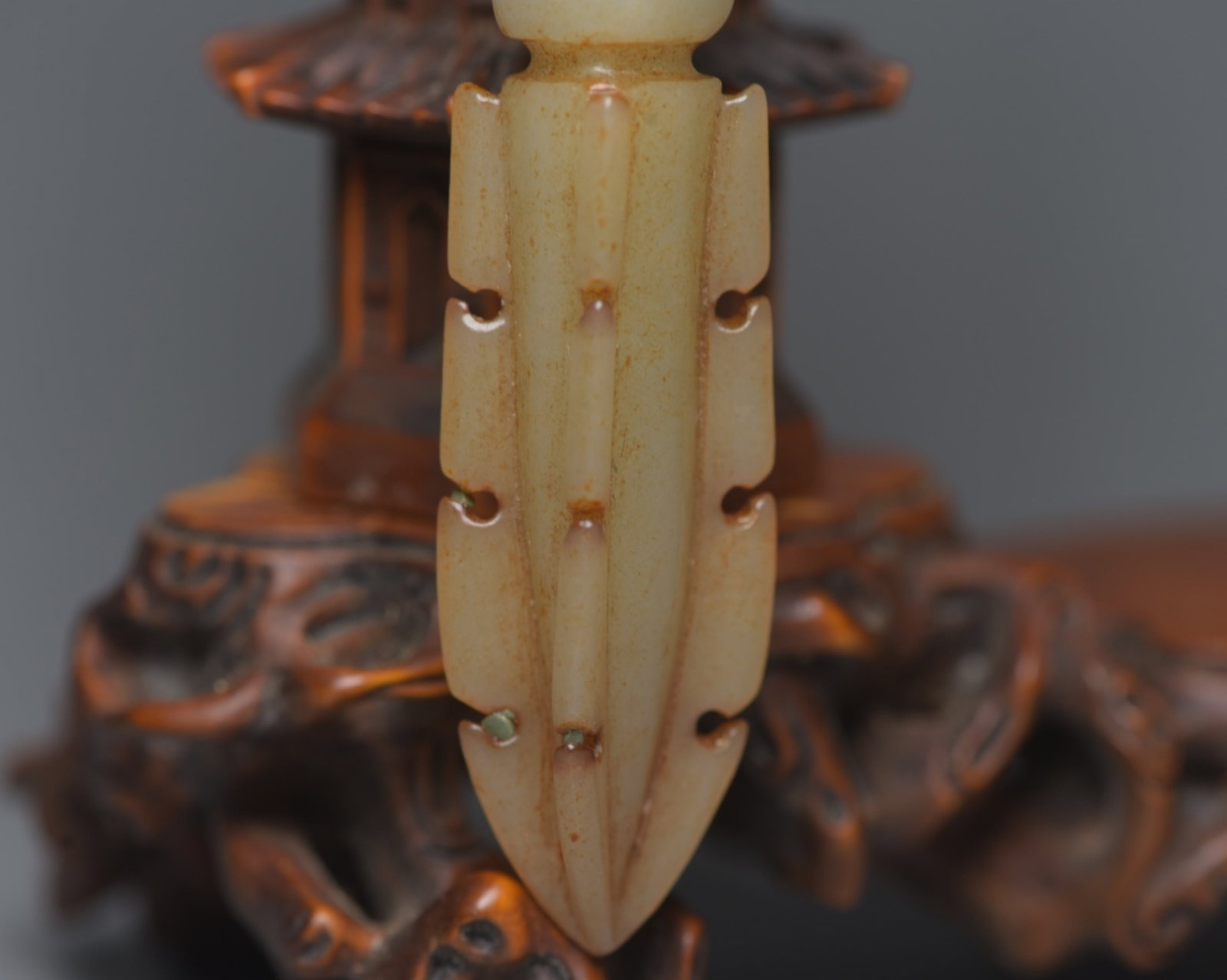 An Exquisite White Jade Ritual Implement - 7